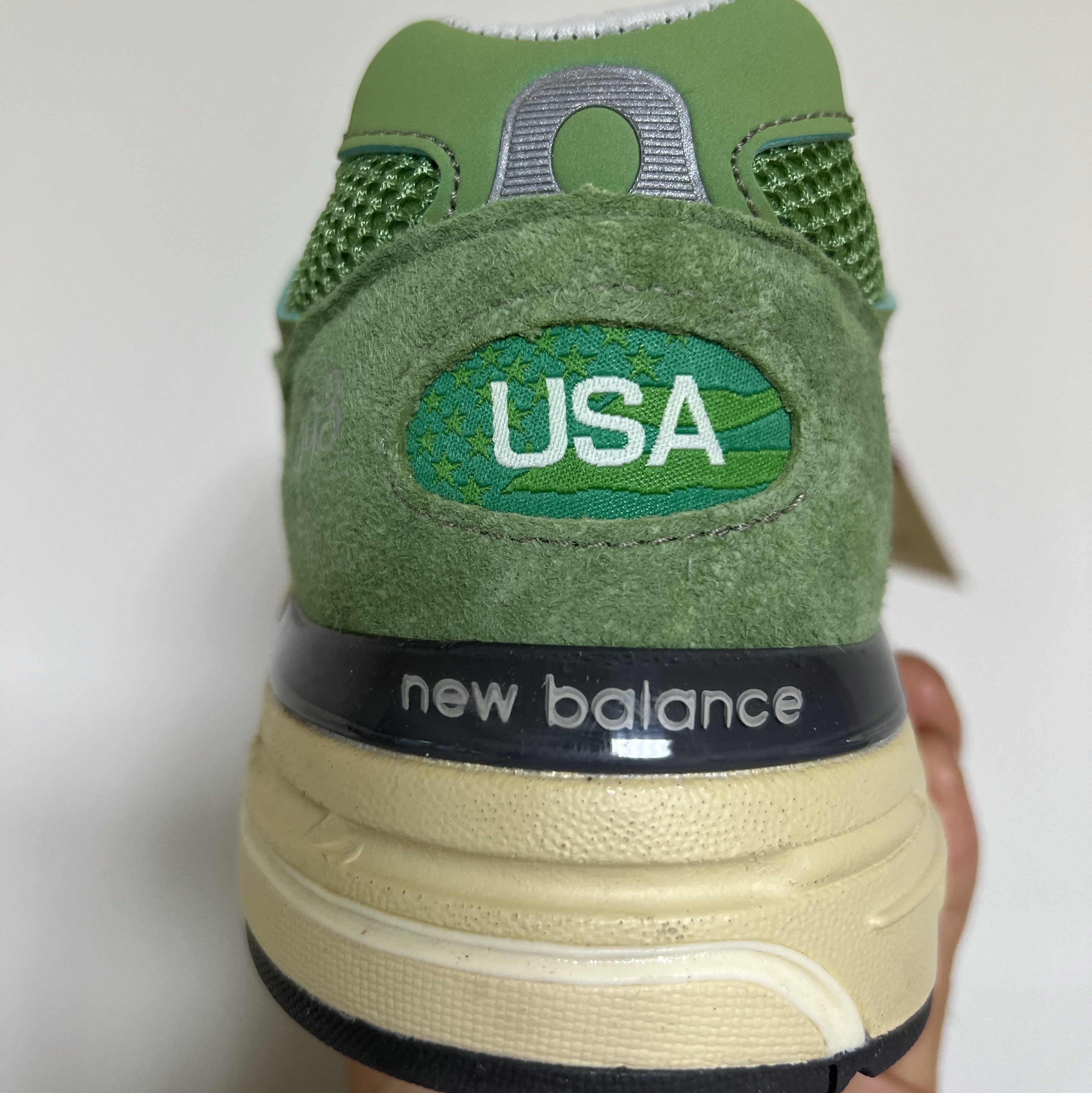 New Balance 993 Made in USA Chive Sea Salt 착용 스타일 - 3