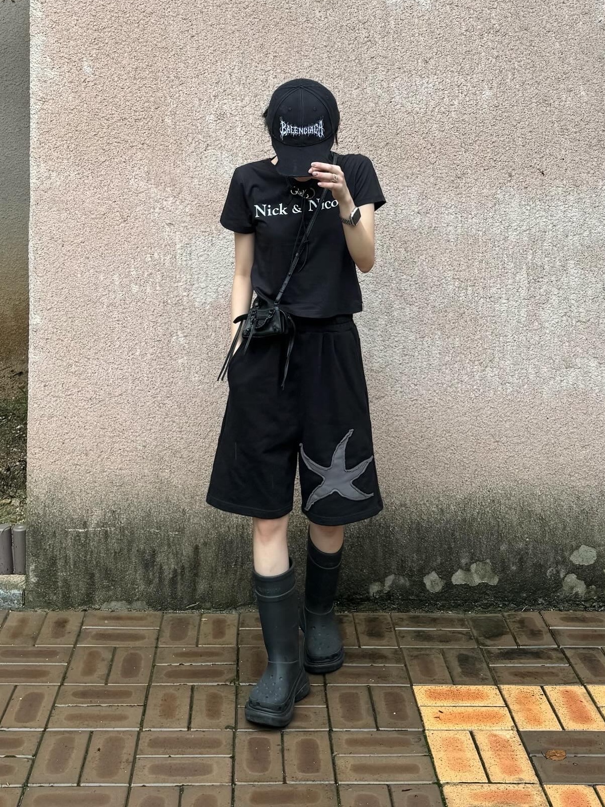 (W) Balenciaga x Crocs Rubber Boot Black, Balenciaga x Crocs Rubber Boot Black 착용 스타일 - 1
