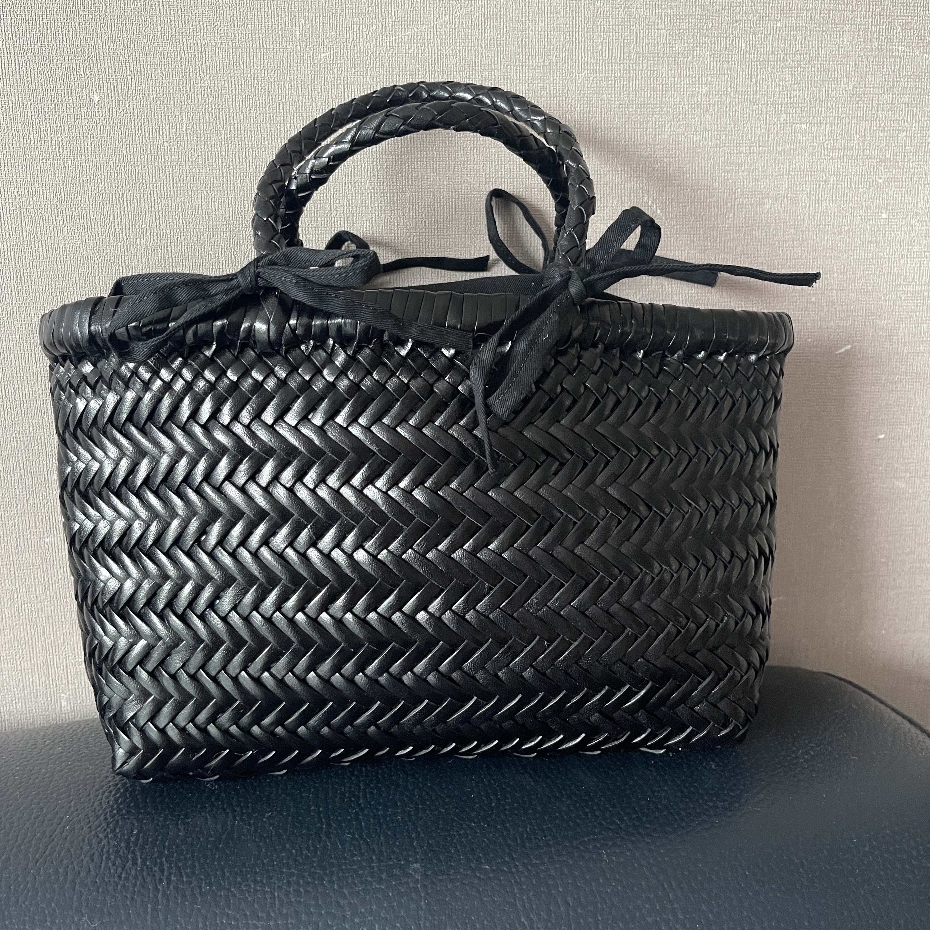 Dragon Diffusion Mini Flat Gora Black 착용 스타일