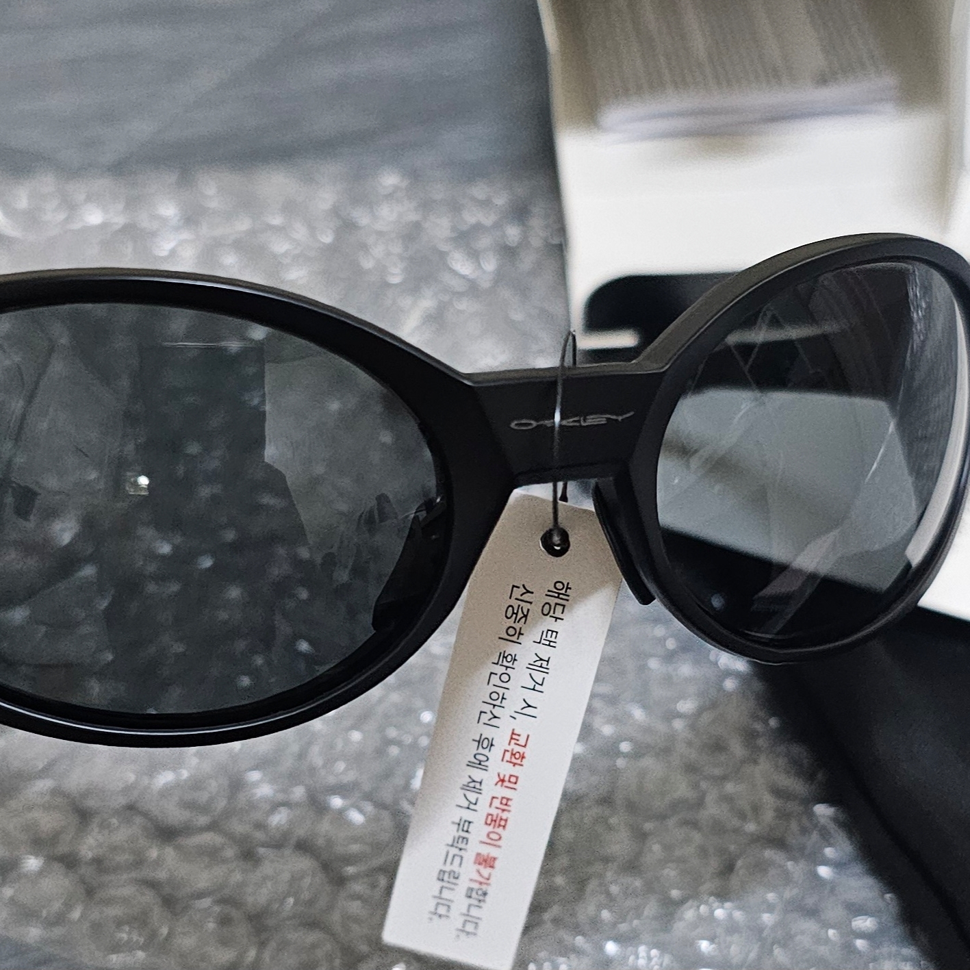 Oakley Eye Jacket Redux Matte Black Frame Prizm Grey Lenses High Bridge Fit 착용 스타일