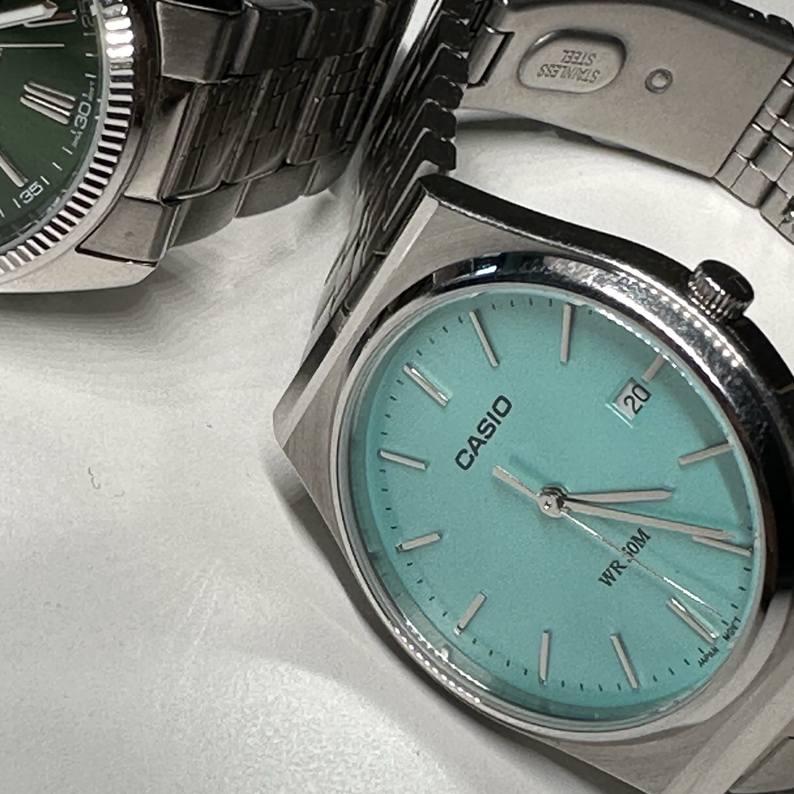 Casio MTP-B145D-2A1V, Casio MTP-1302D-3A 착용 스타일 - 3