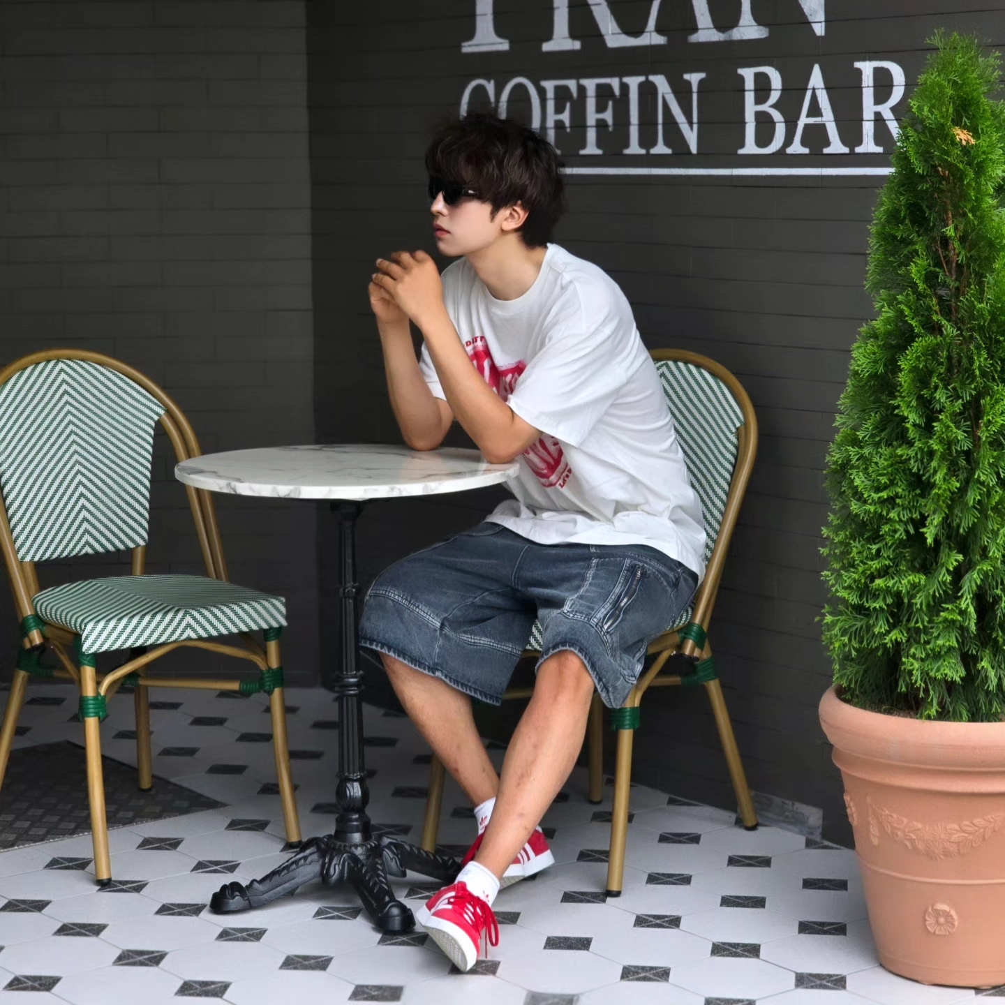 Adidas Gazelle Power Red 착용 스타일 - 2