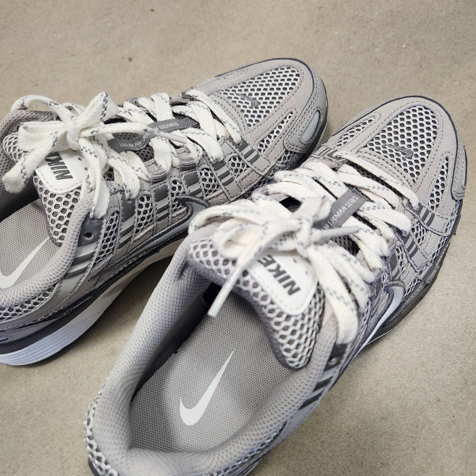 Nike P-6000 PRM Light Iron Ore 착용 스타일