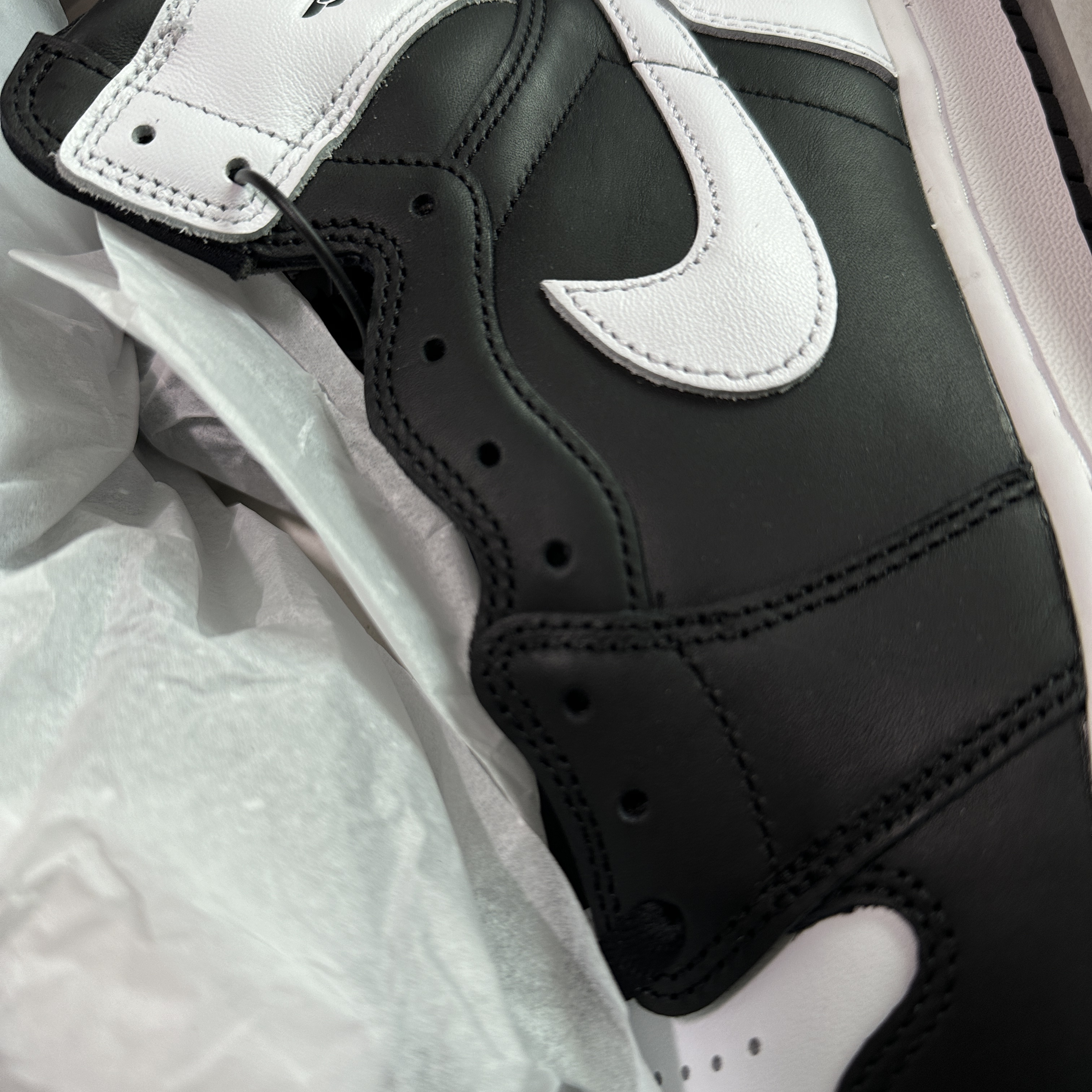 Jordan 1 Retro High OG Black White 착용 스타일 - 3
