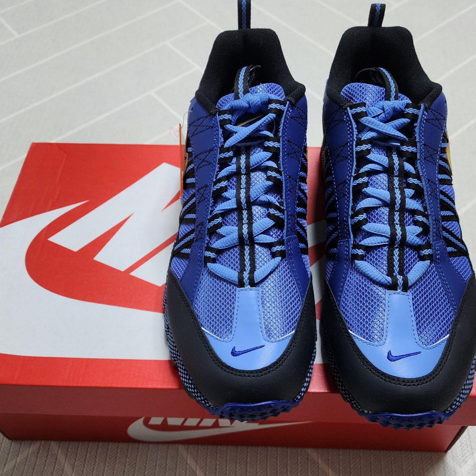 Nike Air Humara Deep Royal Blue and Light Ultramarine 착용 스타일 - 3