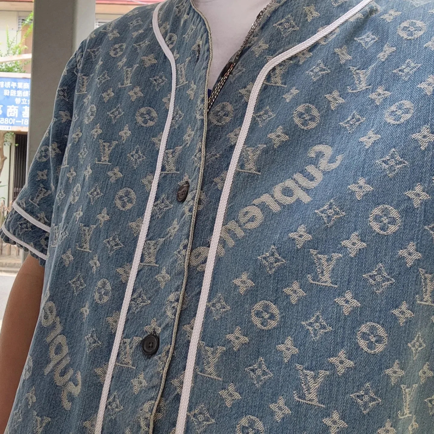 Stussy Sunset T-Shirt White, Supreme Seoul Box Logo T-Shirt White - 23FW 착용 스타일 - 2