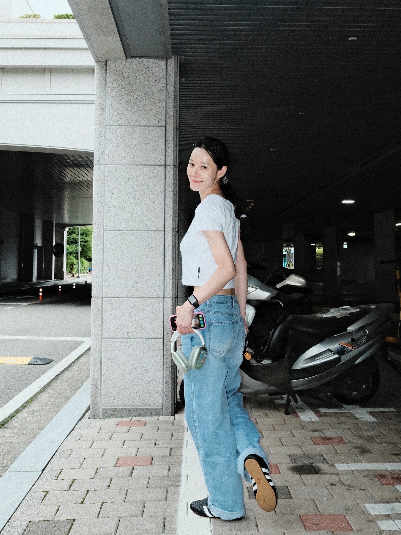 Opening Project Women Cropped Symbol T-Shirts 3D White, (W) Adidas Taekwondo Core Black Cloud White 착용 스타일 - 2