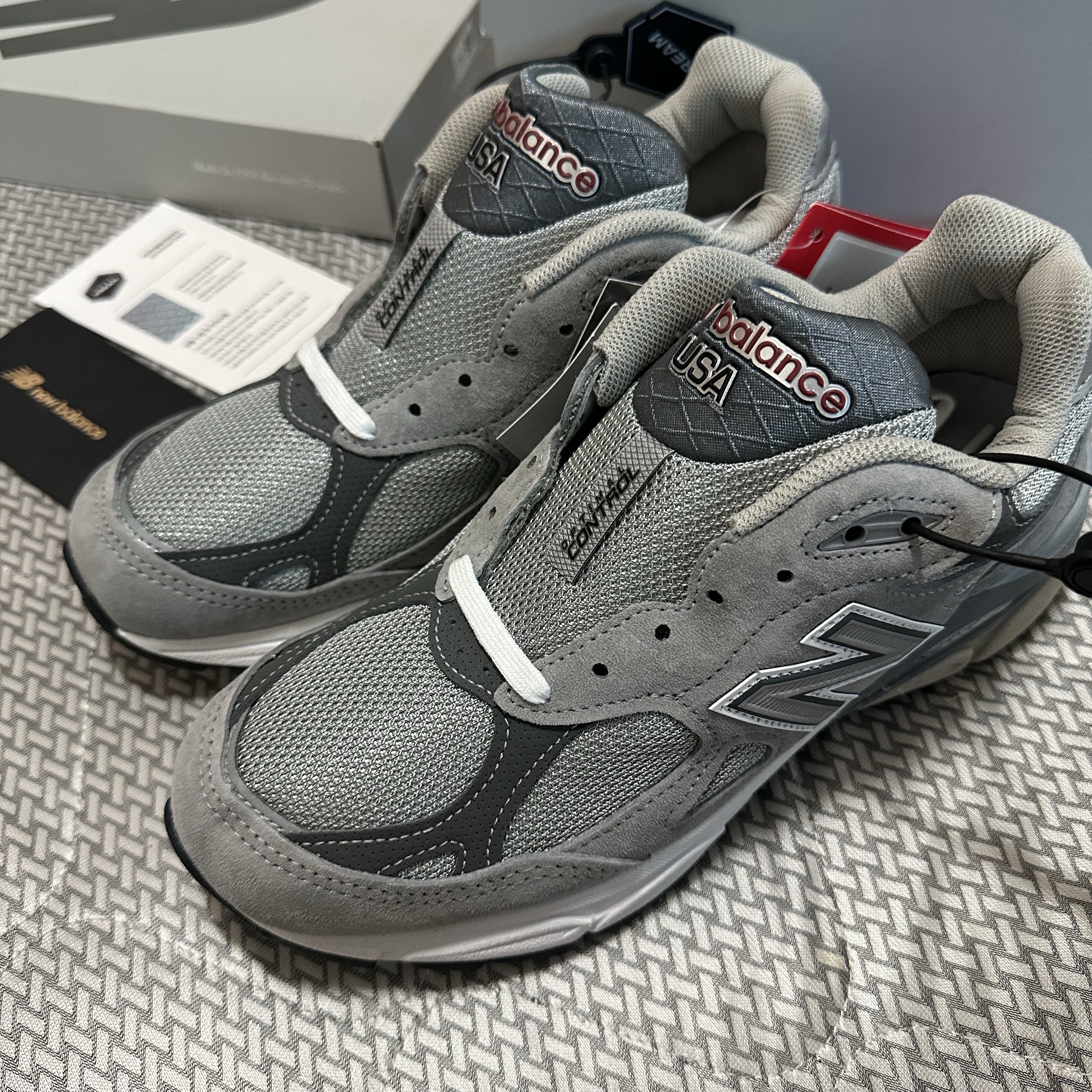New Balance 990v3 Made in USA Grey - D Standard 착용 스타일 - 2