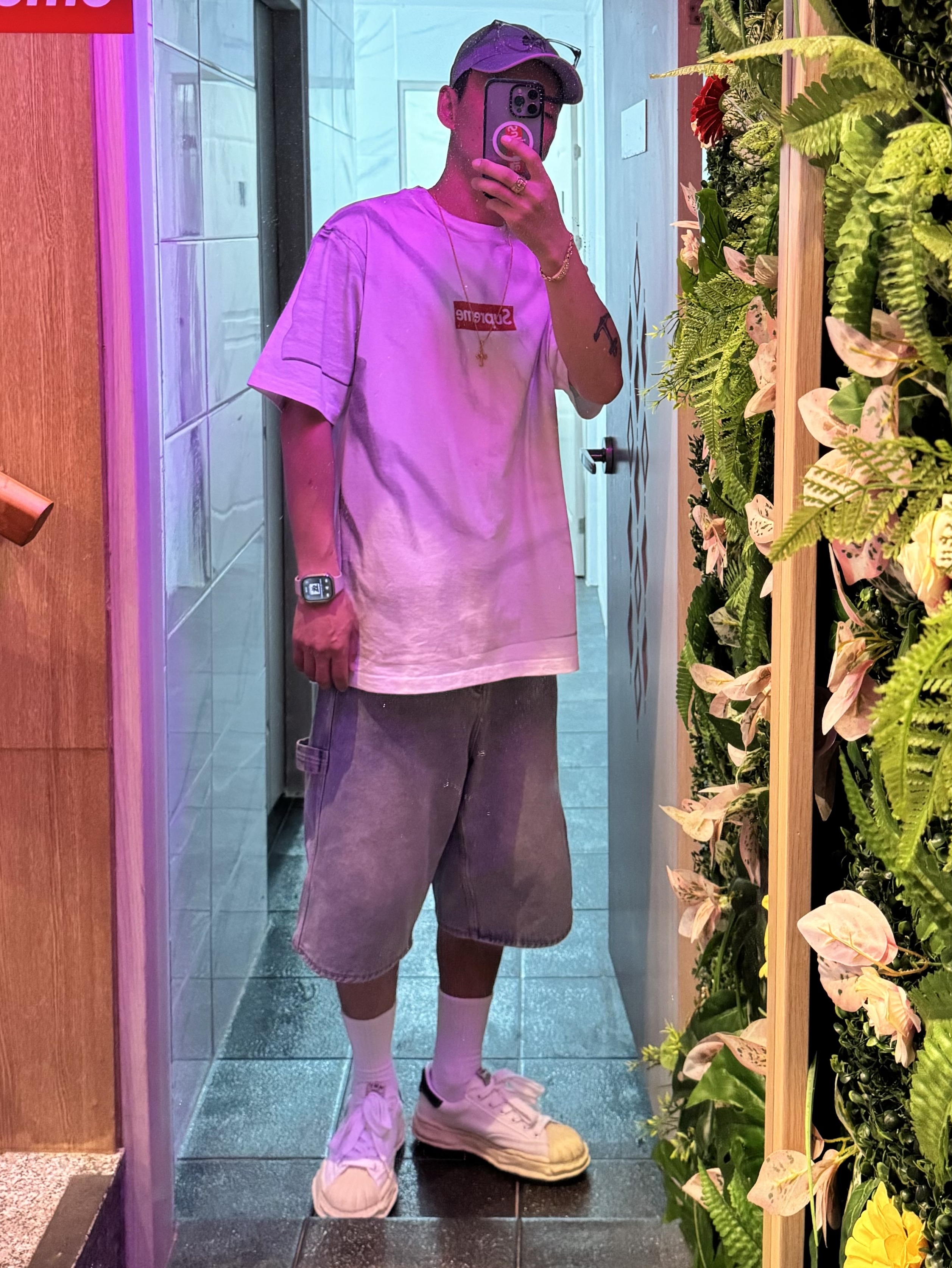Supreme x Nike ACG Denim 6-Panel Washed Blue - 22FW, Supreme x MM6 Maison Margiela Box Logo T-Shirt White - 24SS 착용 스타일