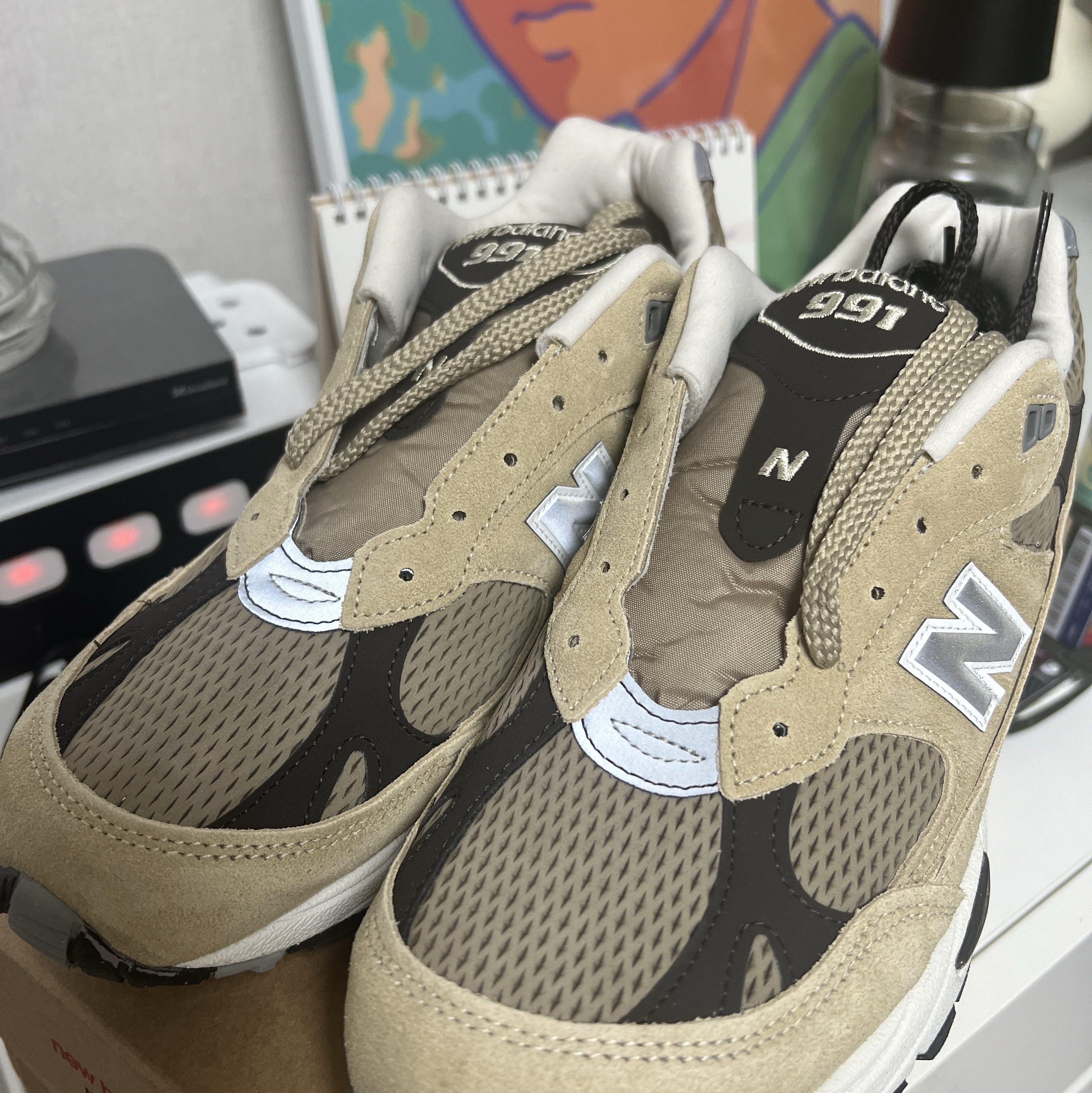 New Balance 991 Made in UK Finale Pale Khaki Silver Mink 착용 스타일 - 1