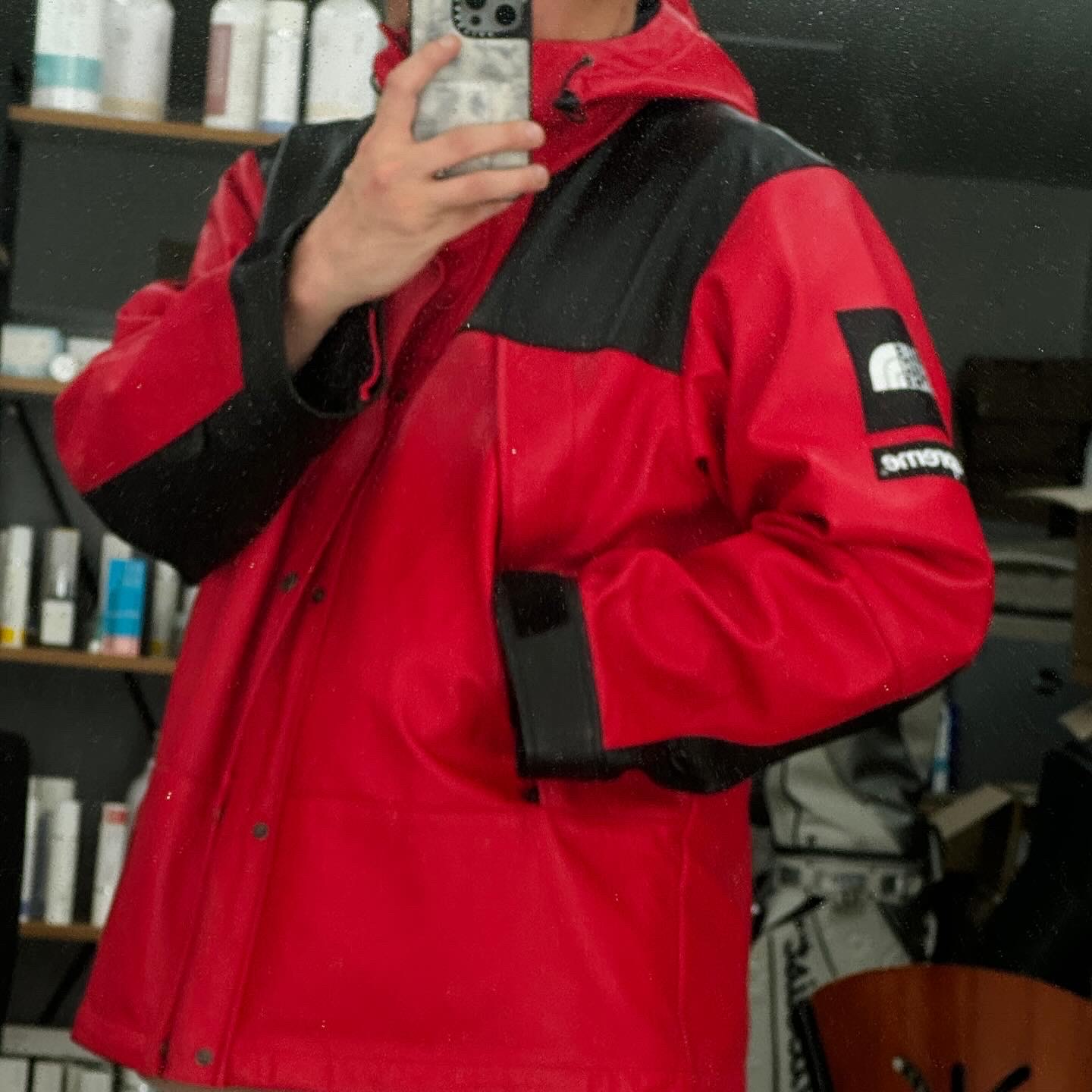 Supreme x The North Face Leather Mountain Parka Red - 18FW 착용 스타일 - 3