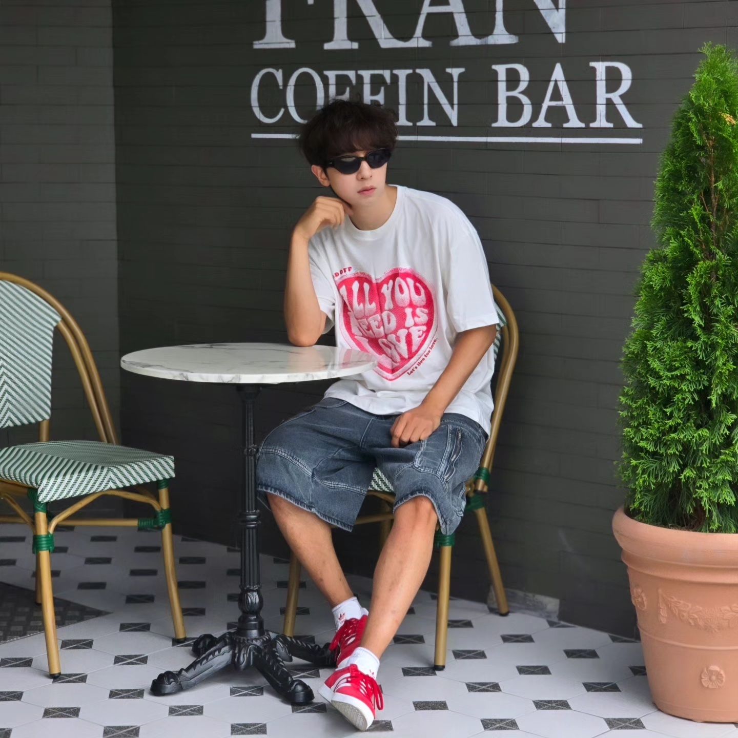 Adidas Gazelle Power Red 착용 스타일 - 3