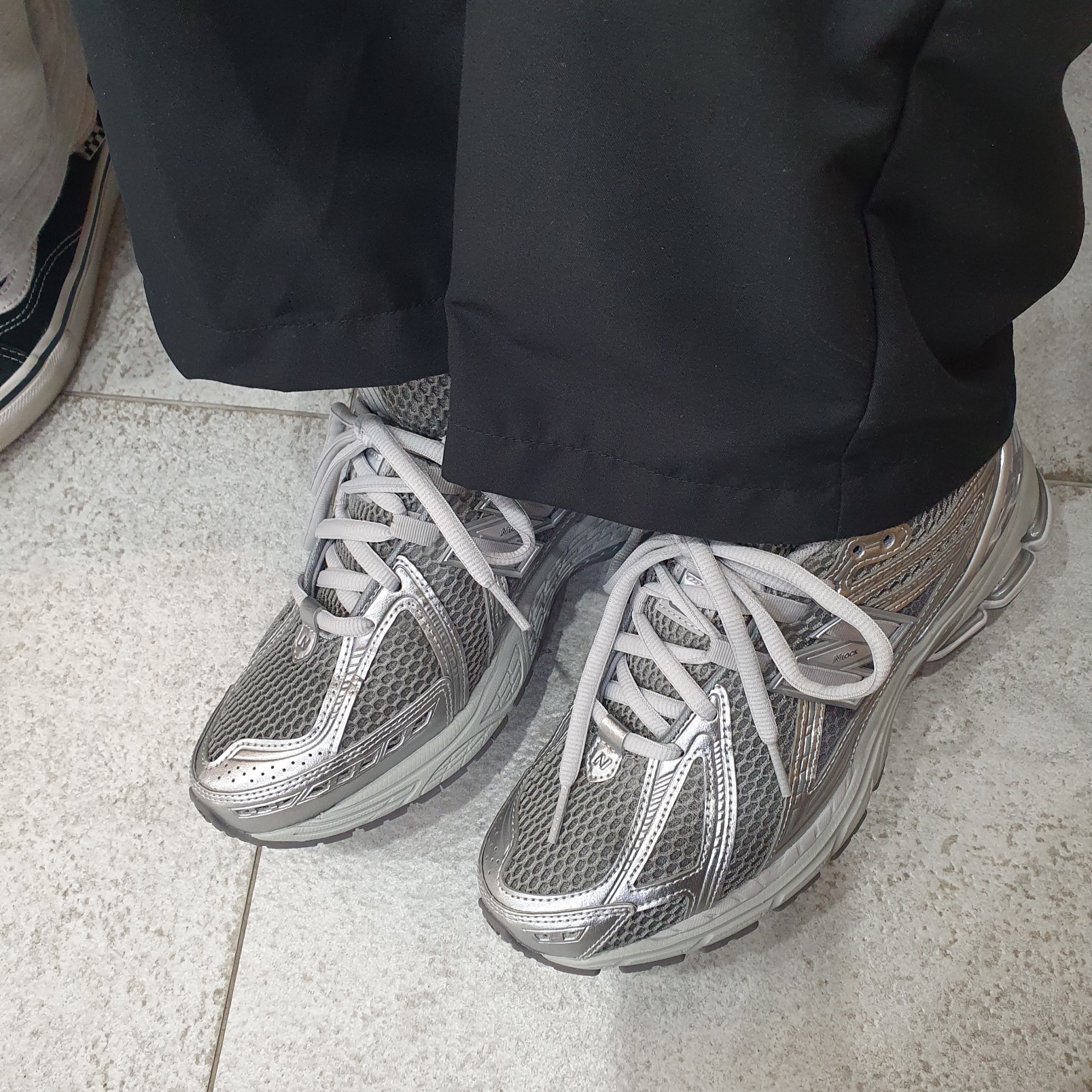 New Balance 1906R Harbor Grey Silver Metalic 착용 스타일