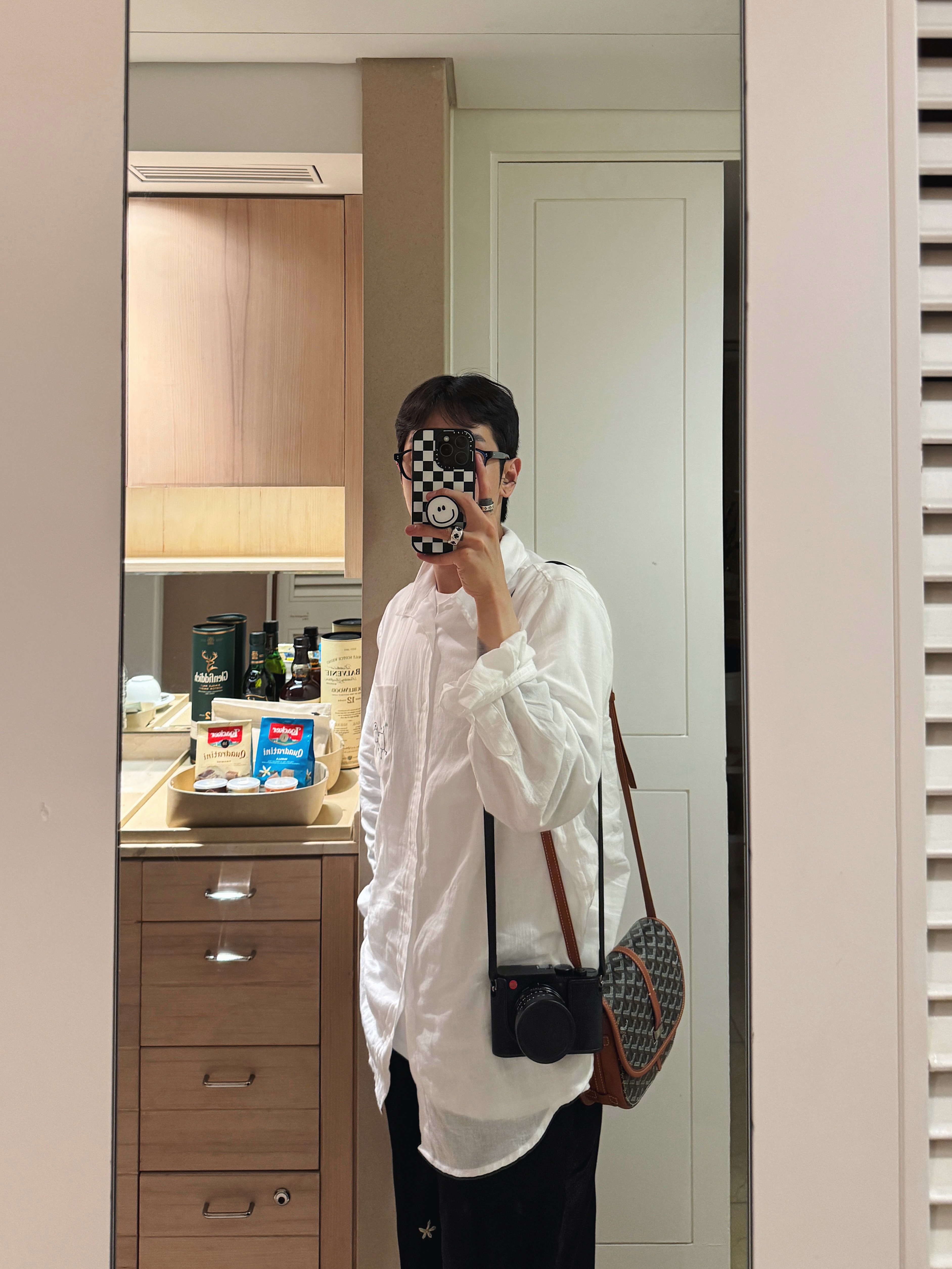 STU Bedlington Terrier Embroidery Shirt White, STU 24 Spring Flared Cotton Pants Black 착용 스타일 - 3