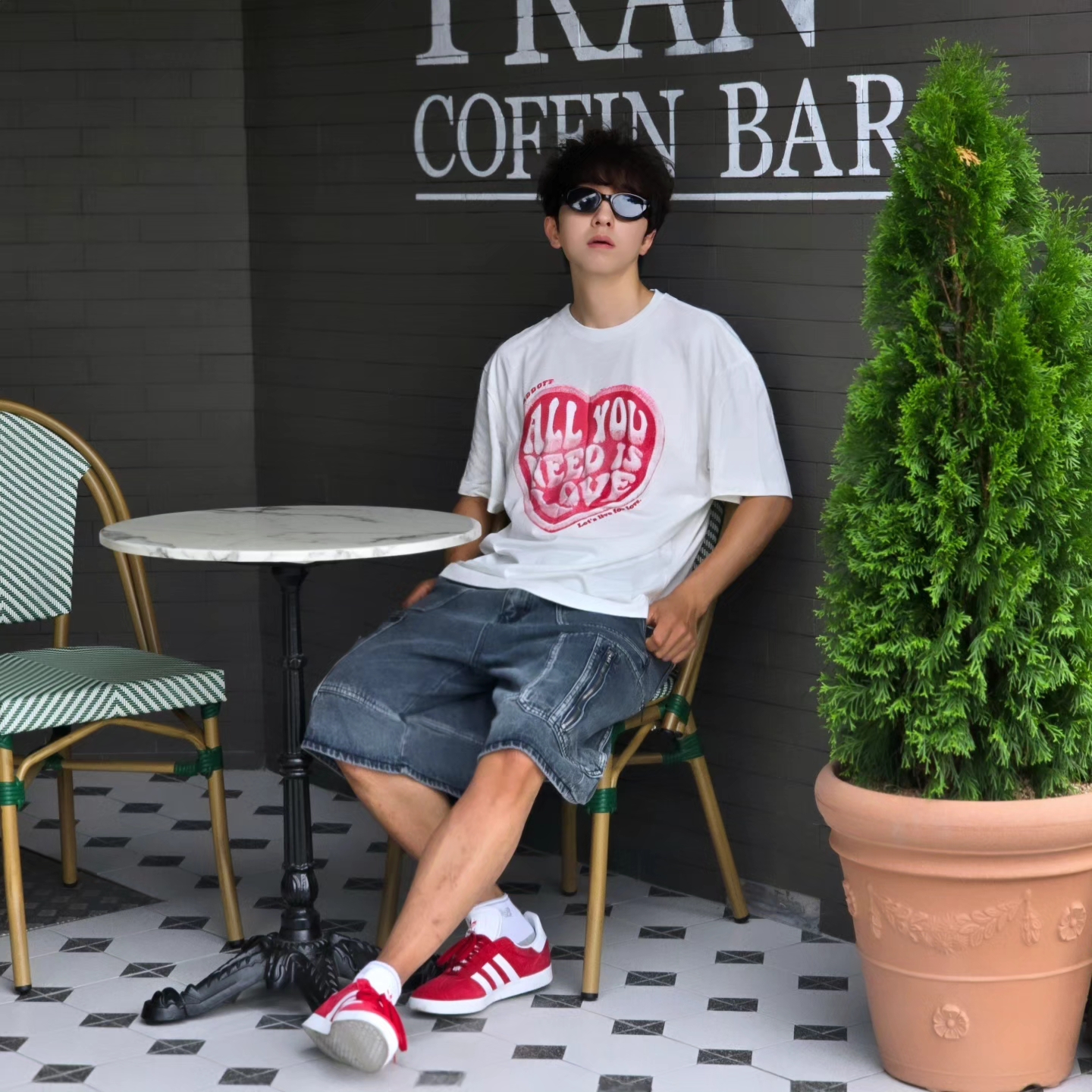 Adidas Gazelle Power Red 착용 스타일 - 1