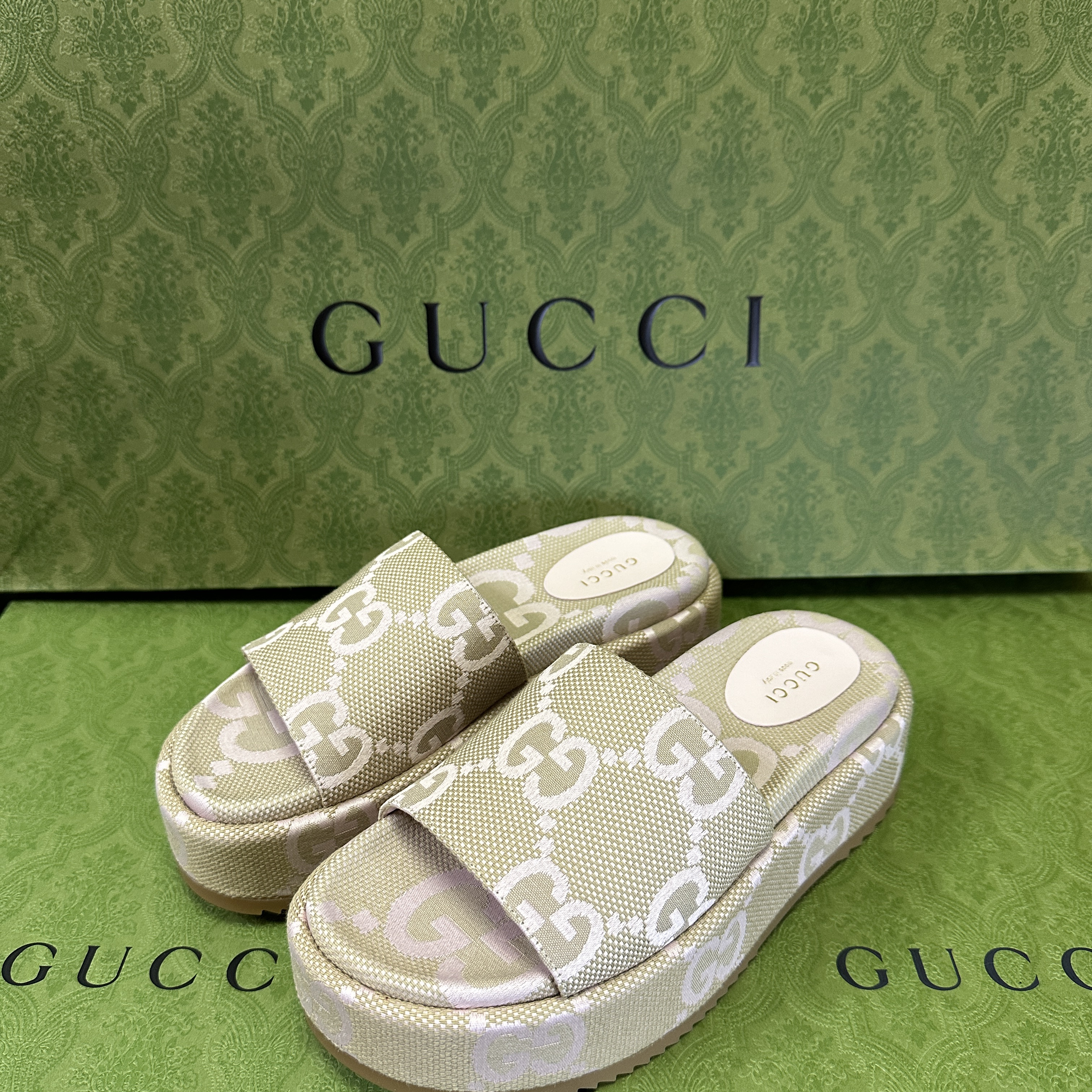 (W) Gucci Jumbo GG Platform Slide Sandal Beige Light Pink 착용 스타일