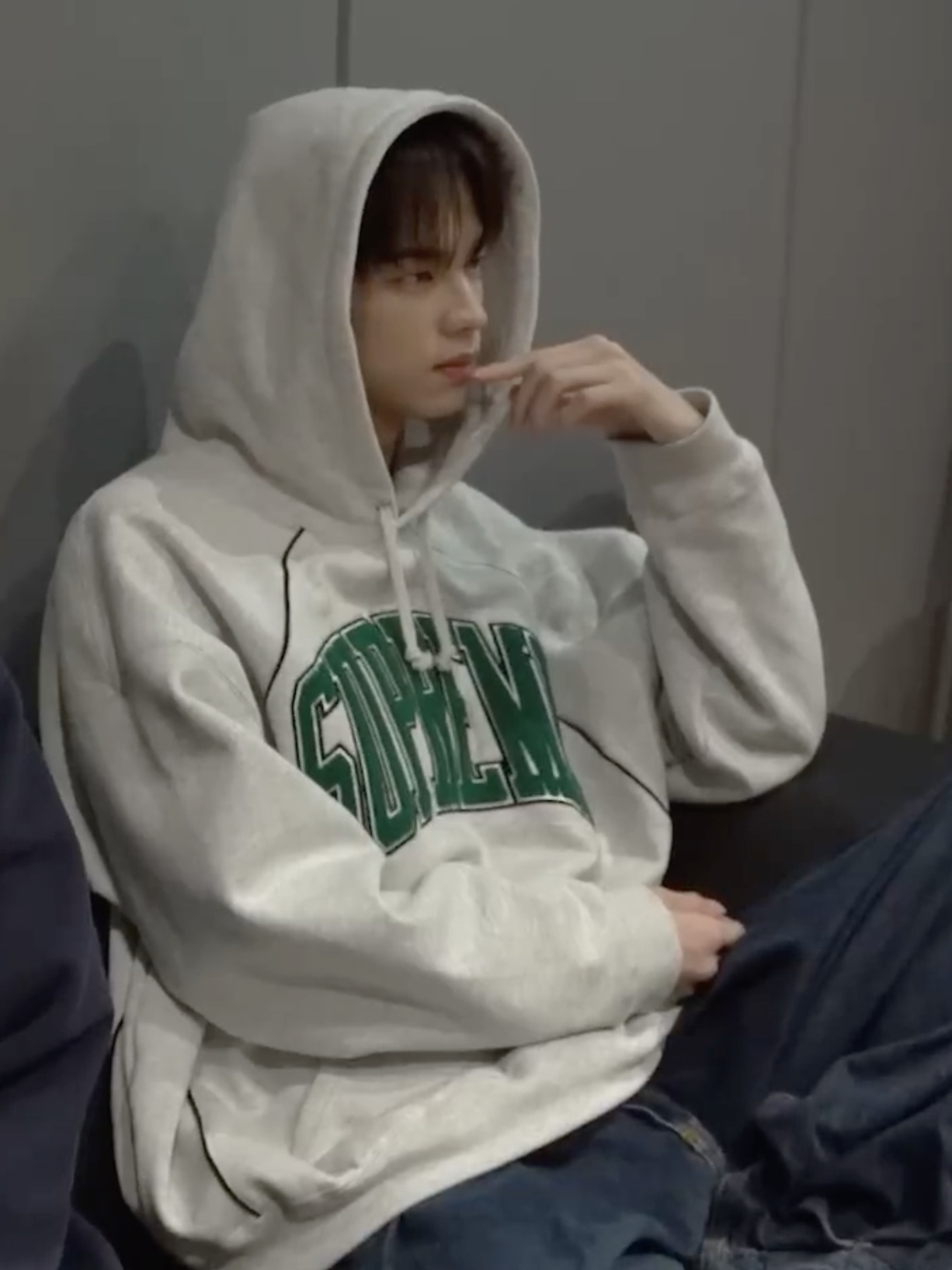 Supreme Boxy Piping Arc Hooded Sweatshirt Ash Grey - 23SS 착용 스타일 - 3