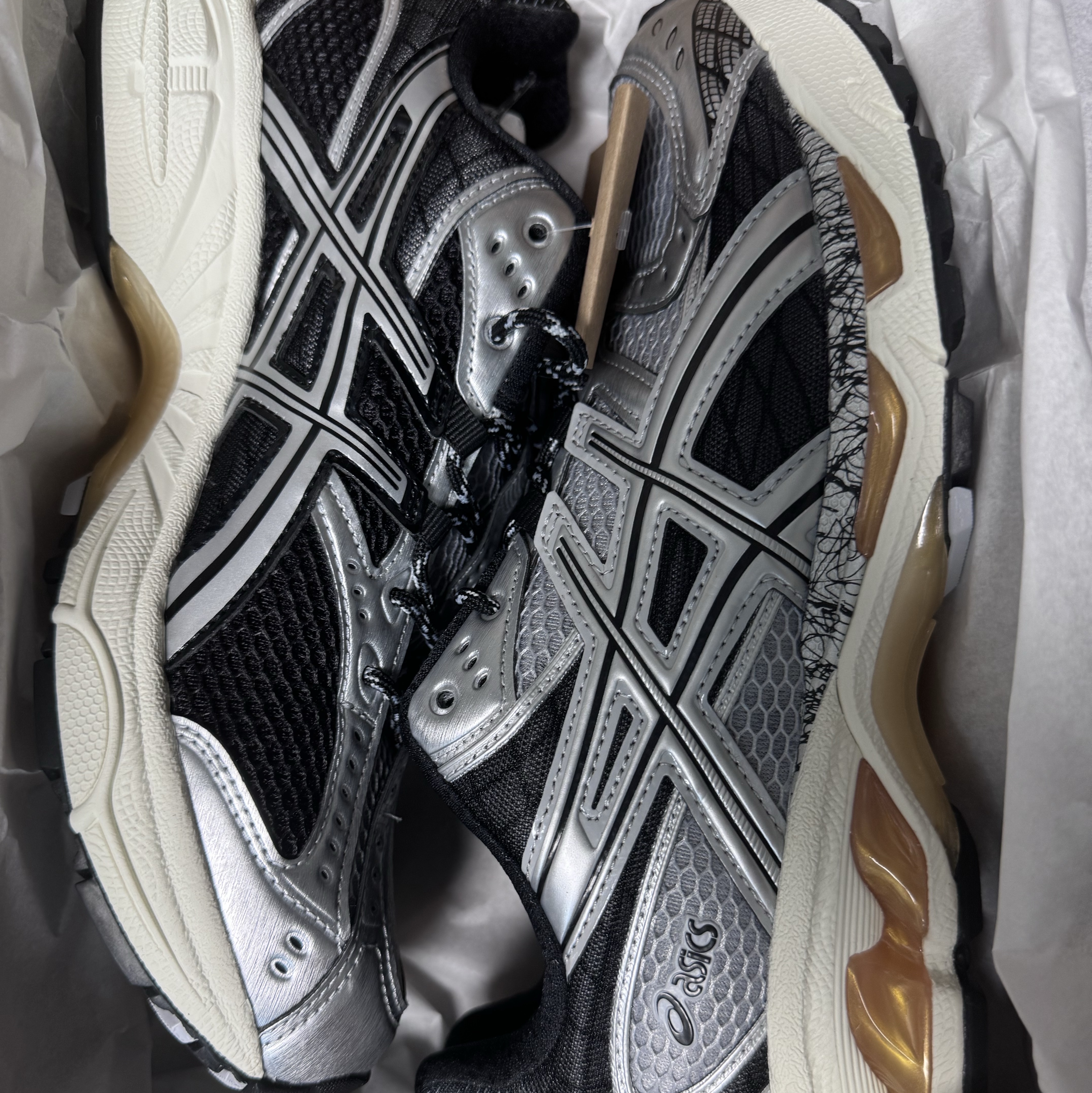 Asics Gel-Nimbus 10.1 Piedmont Grey Pure Silver 착용 스타일