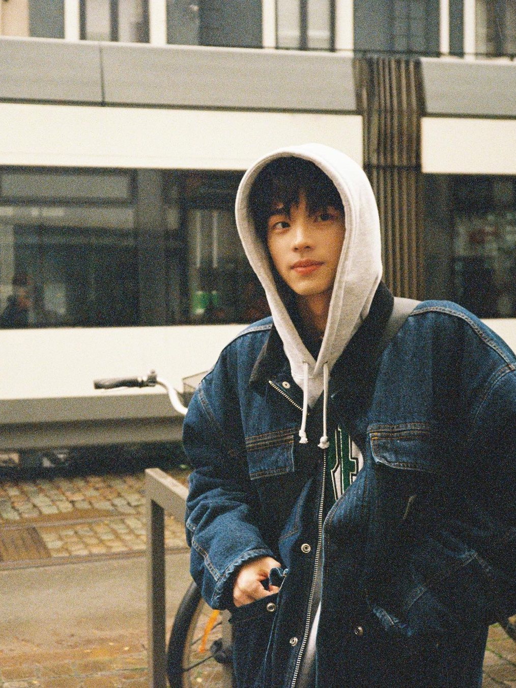 Supreme Boxy Piping Arc Hooded Sweatshirt Ash Grey - 23SS 착용 스타일 - 4