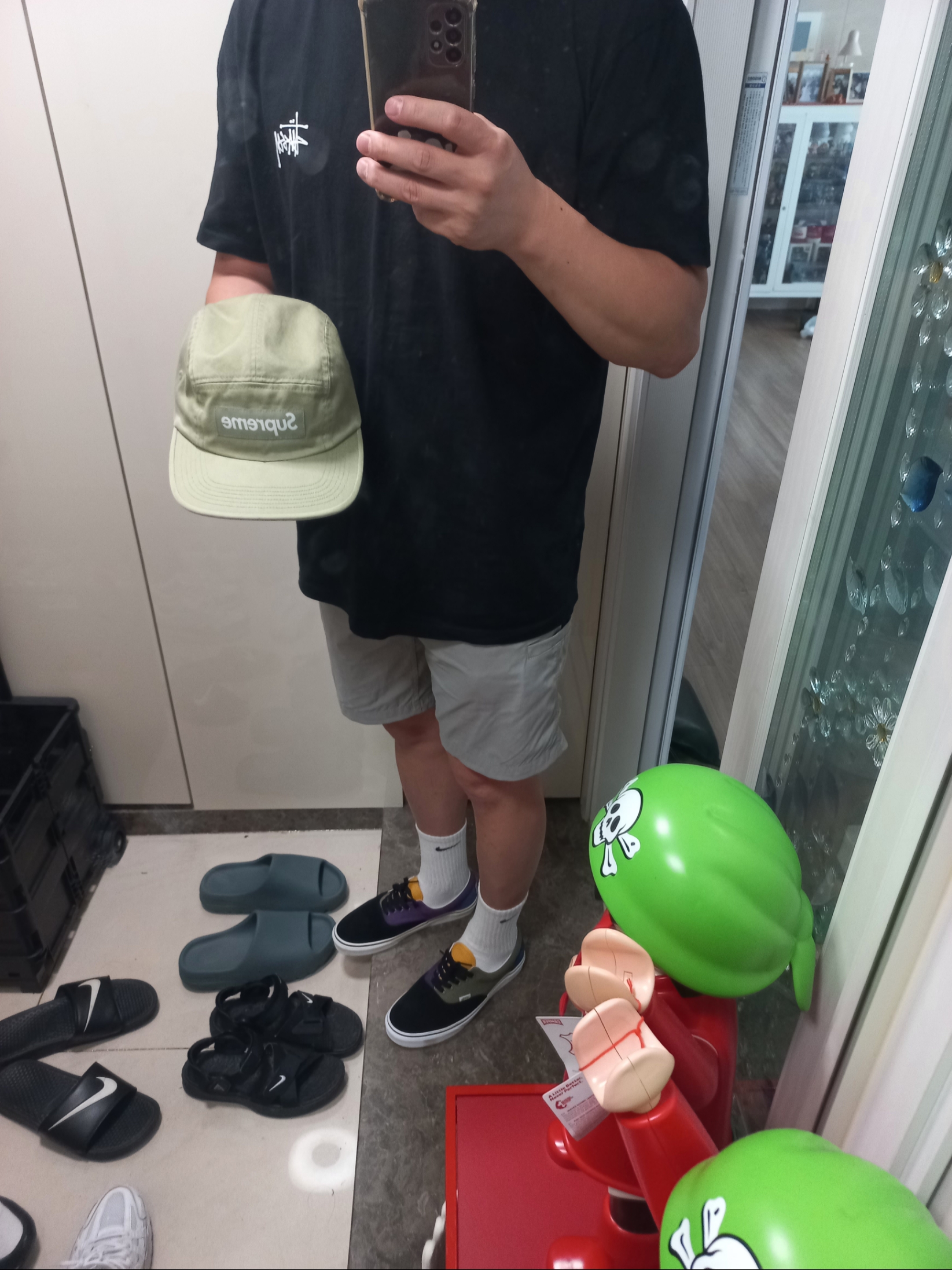 Supreme Washed Chino Twill Camp Cap Light Olive - 24SS, Stussy Basic Stussy T-Shirt Black 2024, 2025 착용 스타일