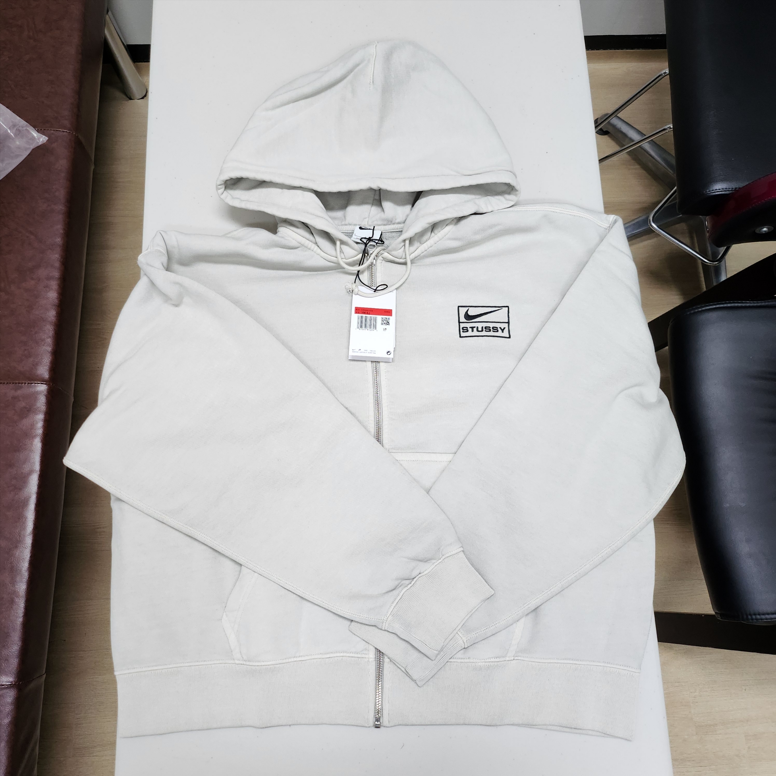 Nike x Stussy Pigment Dyed Fleece Zip Hoodie Light Bone (FZ9990-072) 착용 스타일