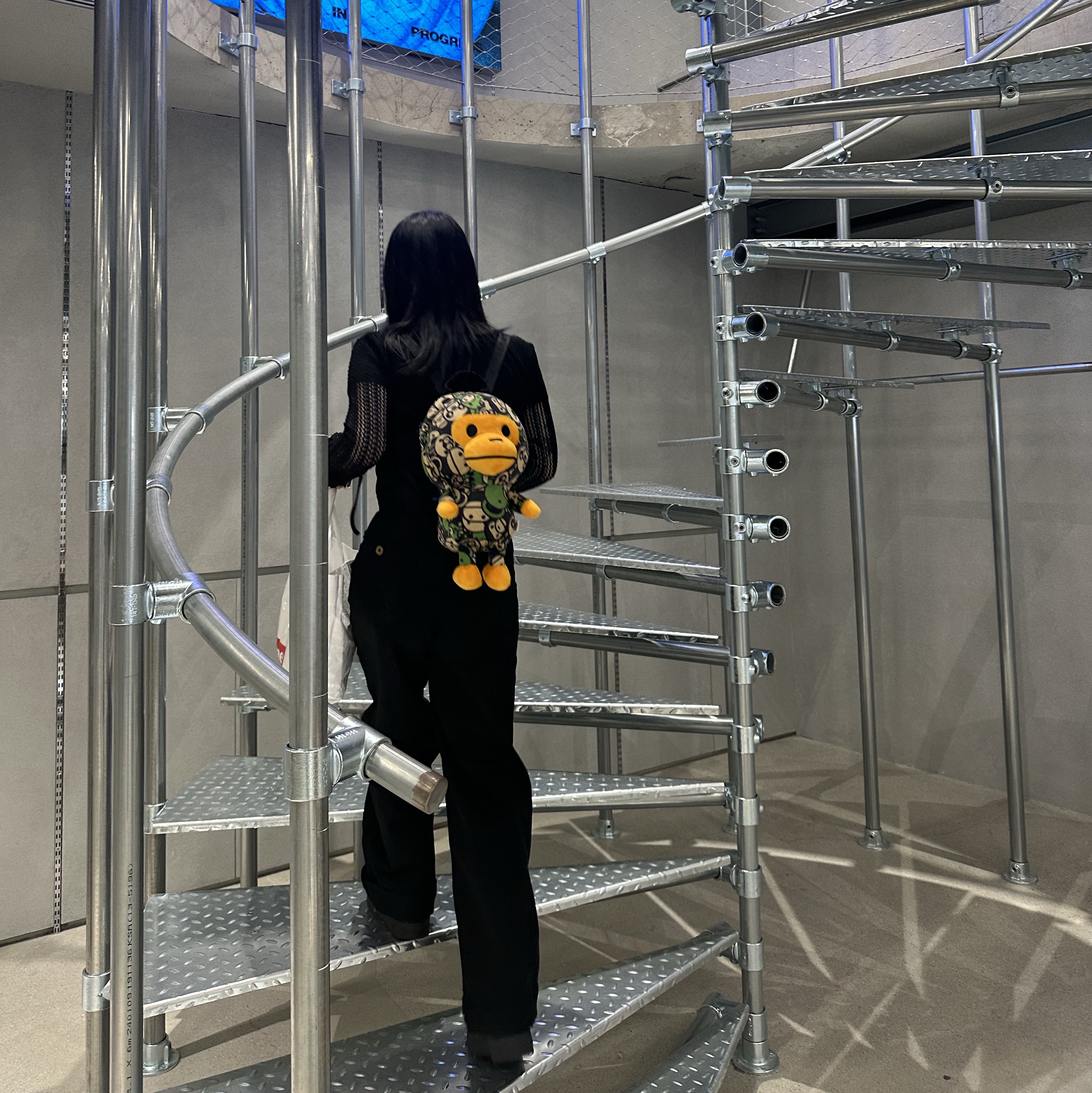 (W) Nike Air Force 1 '07 Low Triple Black, BAPE Baby Milo Plush Backpack Green 착용 스타일 - 5