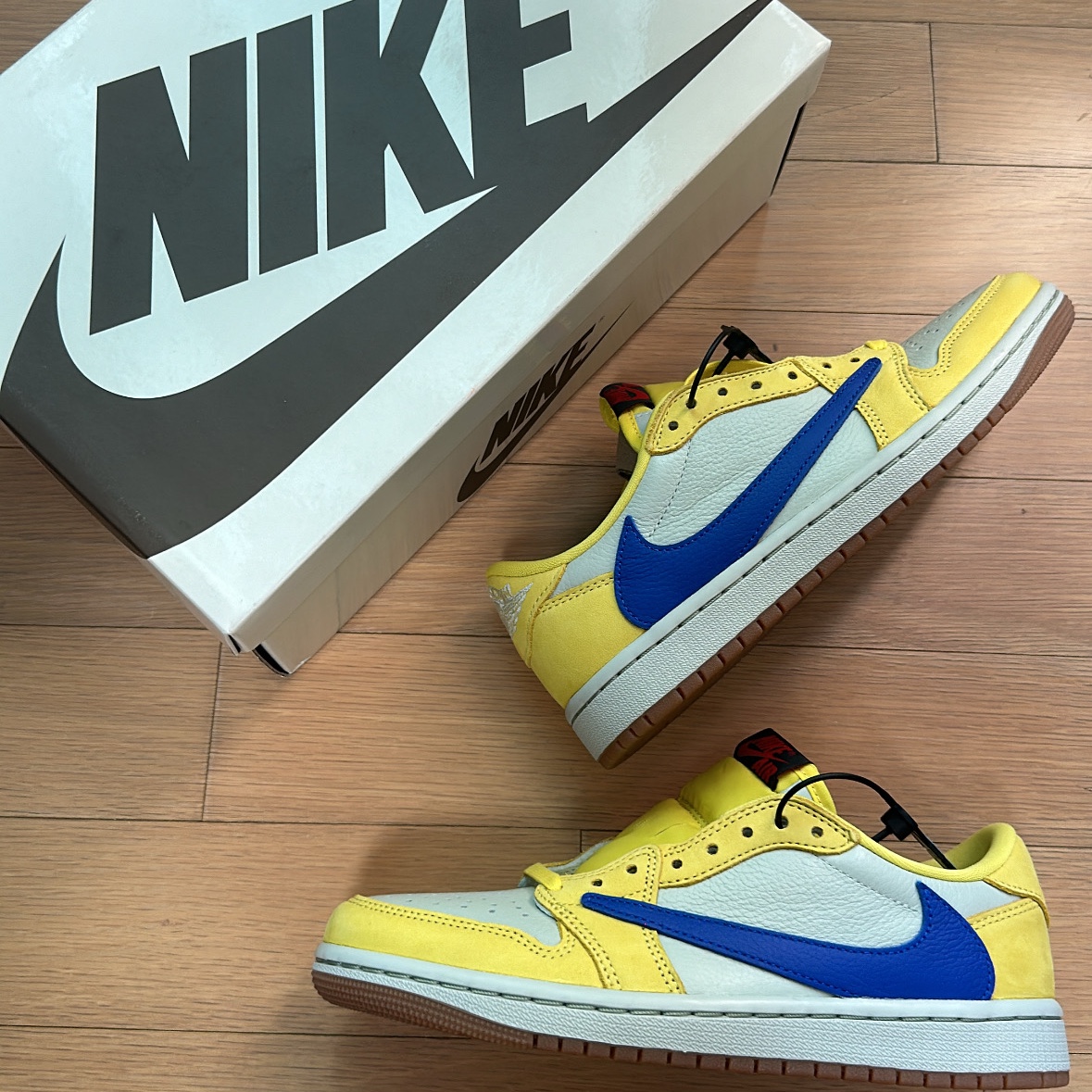 (W) Jordan 1 x Travis Scott Retro Low OG SP Canary 착용 스타일 - 2