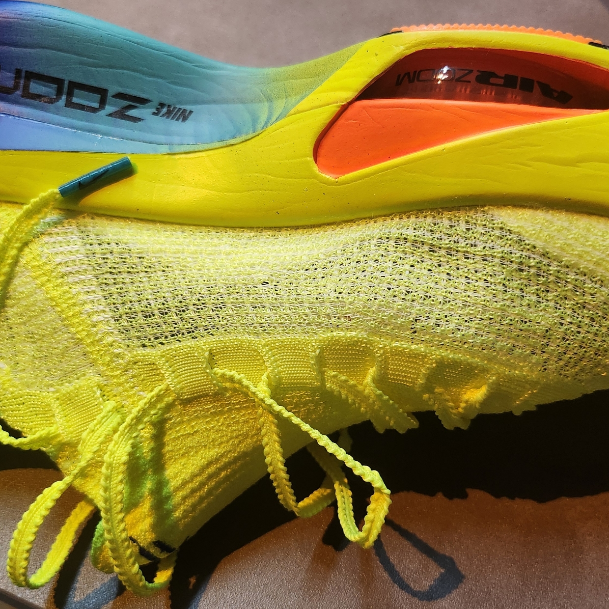 Nike Air Zoom Alphafly Next% 3 Volt 착용 스타일 - 2