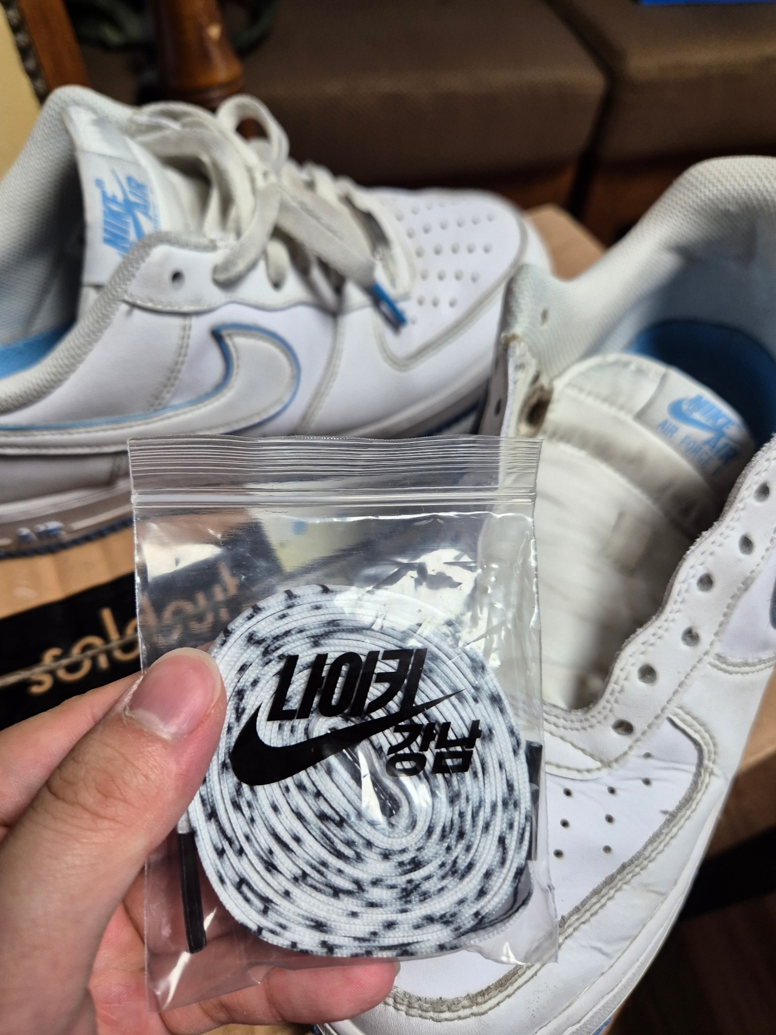 Nike Air Force 1 '07 White University Blue 착용 스타일 - 6