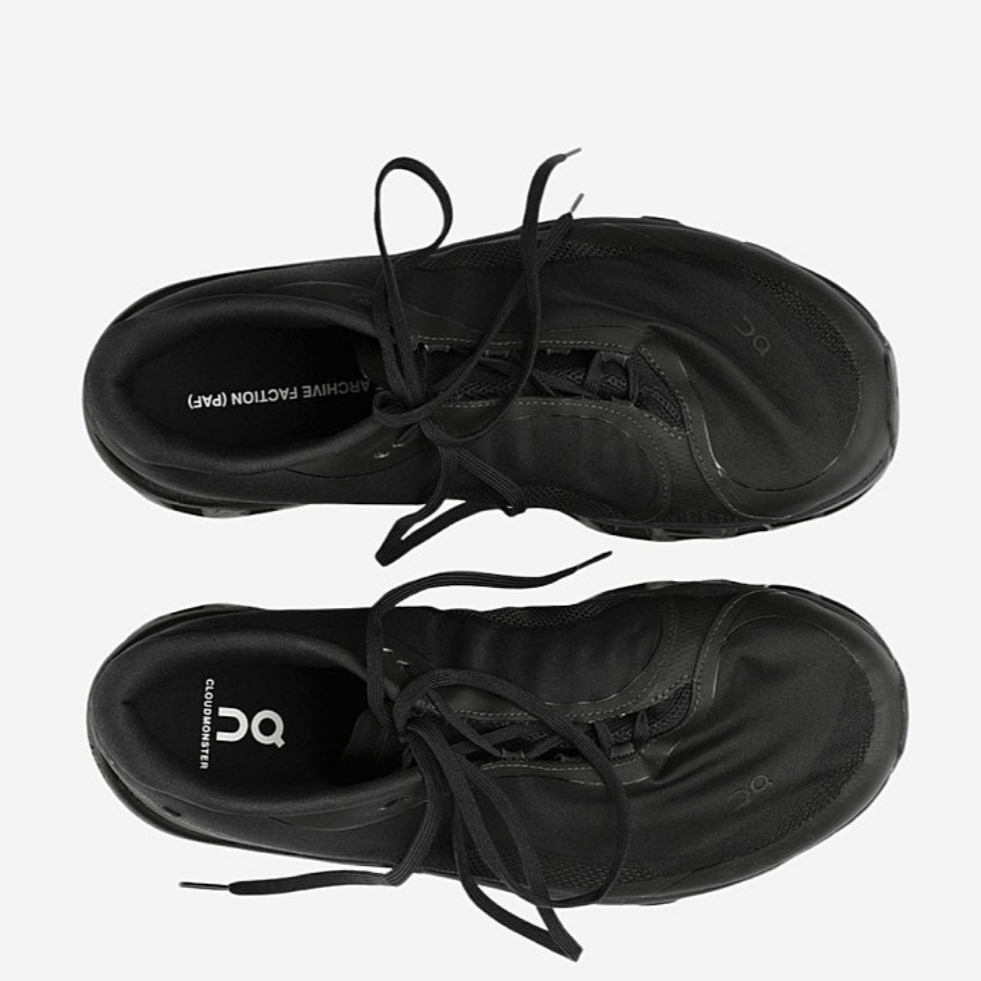 On Running x Post Archive Faction (Paf) Cloudmonster 2 Black Magnet, On Running x Post Archive Faction (Paf) Cloudmonster 2 Moondust Chalk 착용 스타일 - 1
