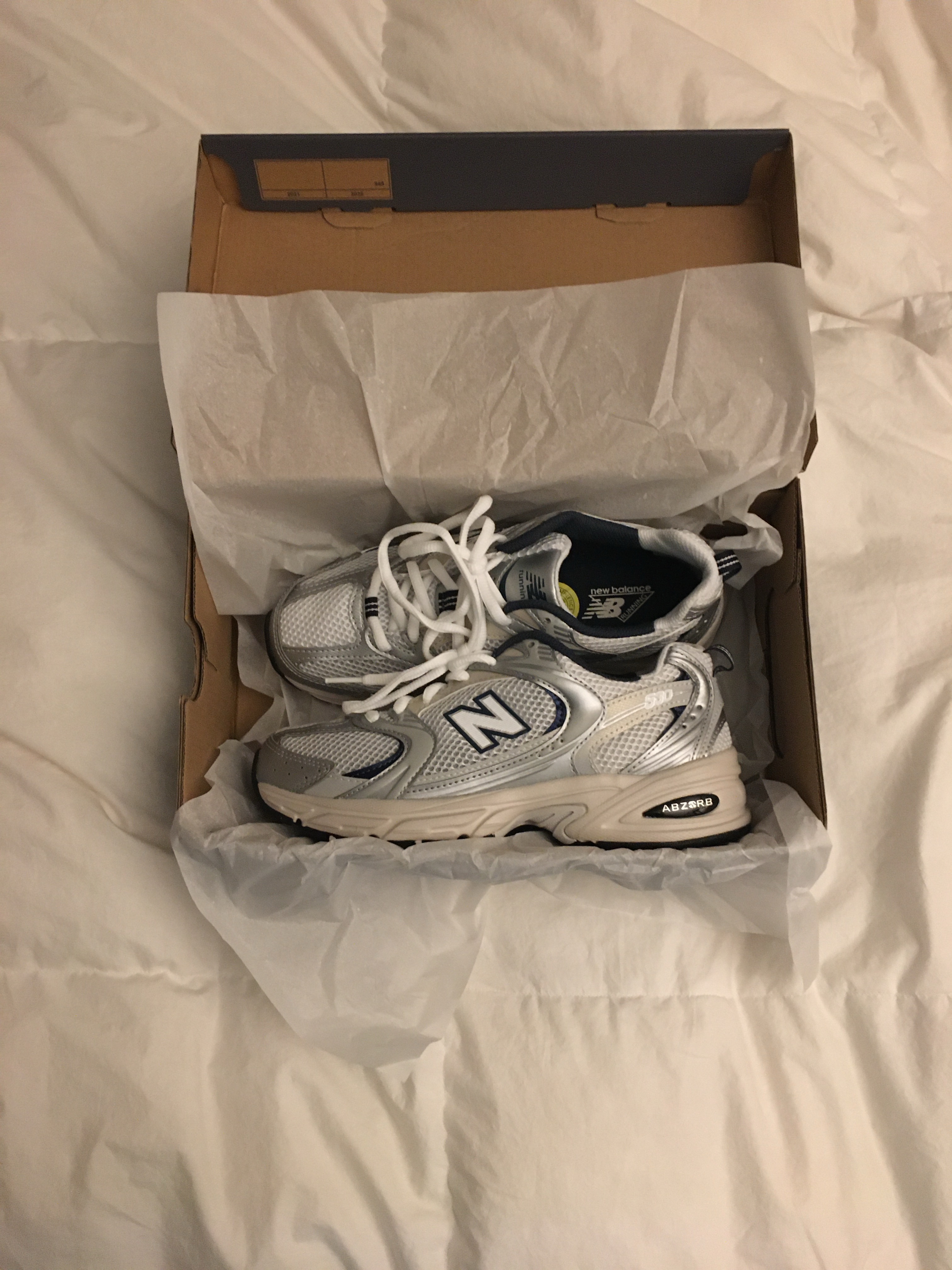 New Balance 530 Steel Grey 착용 스타일 - 1