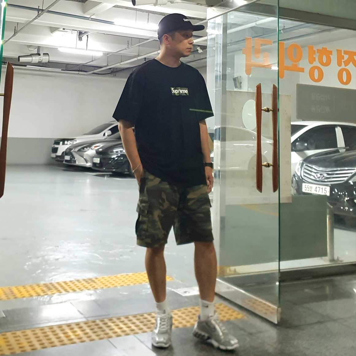 Nike Air Zoom Spiridon Cage 2 Metallic Silver, Casio G-Shock GM-2100-1A 착용 스타일 - 1