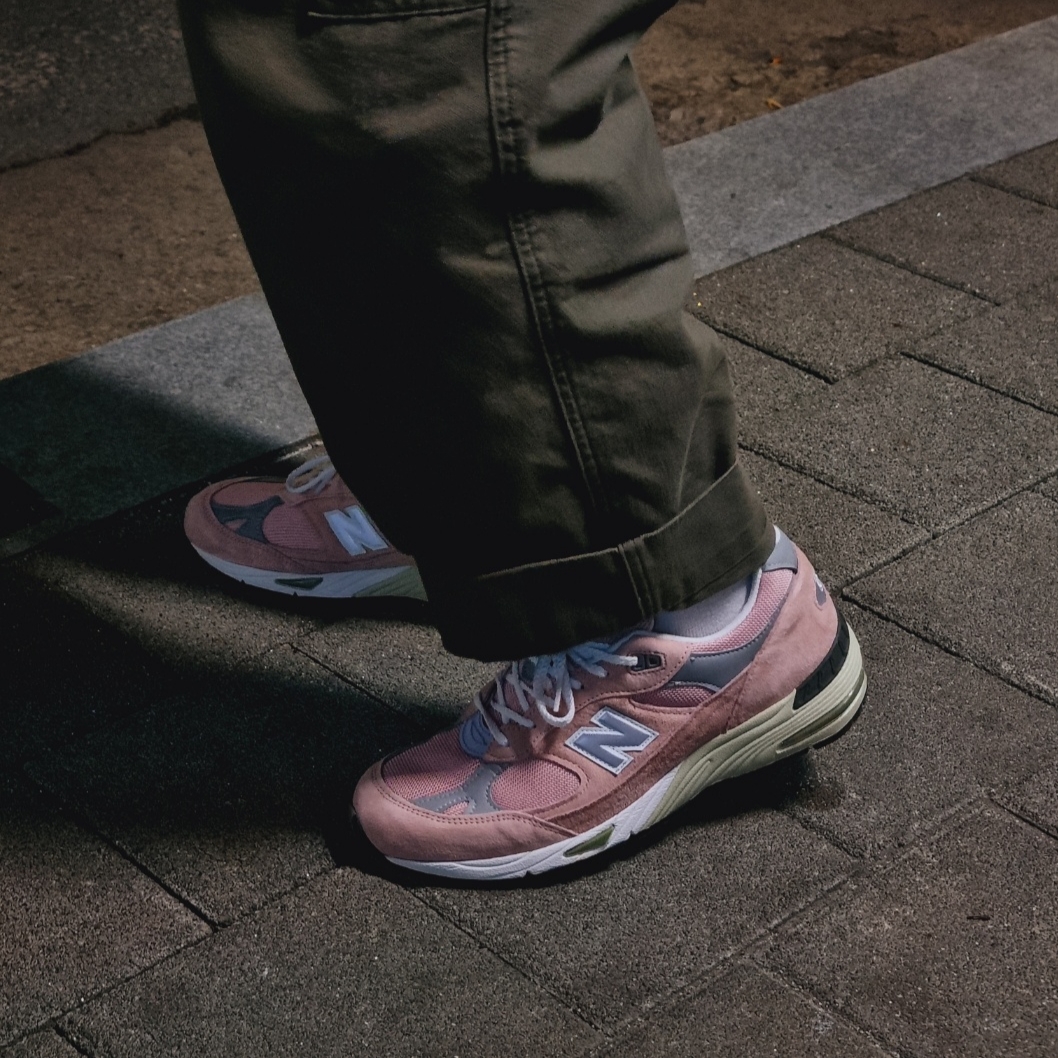 New Balance 991 Made in UK Shy Pink 착용 스타일 - 1