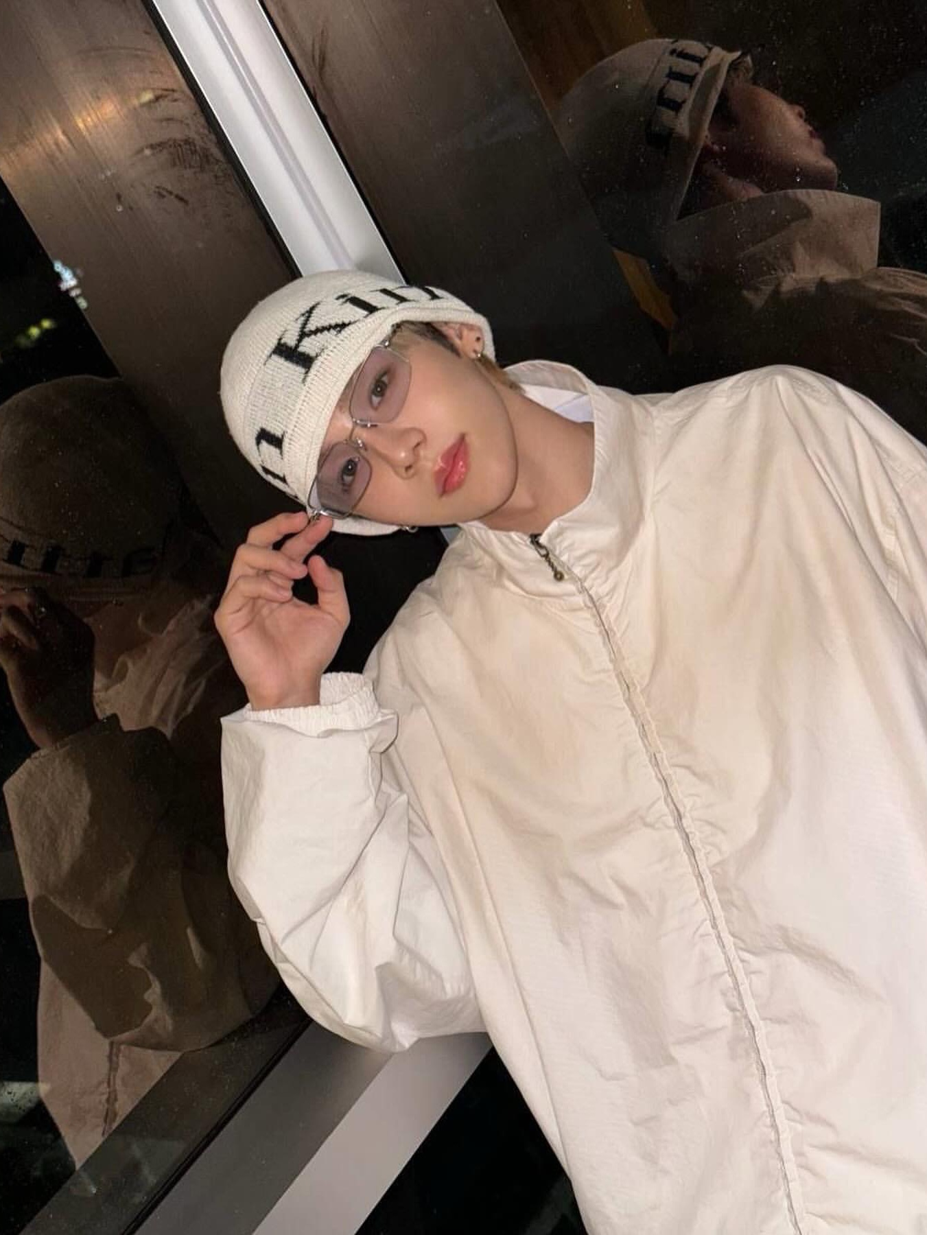 Matin Kim Logo Jacquard Short Beanie White, Gentle Monster Atomic 02(B) Silver 착용 스타일 - 7