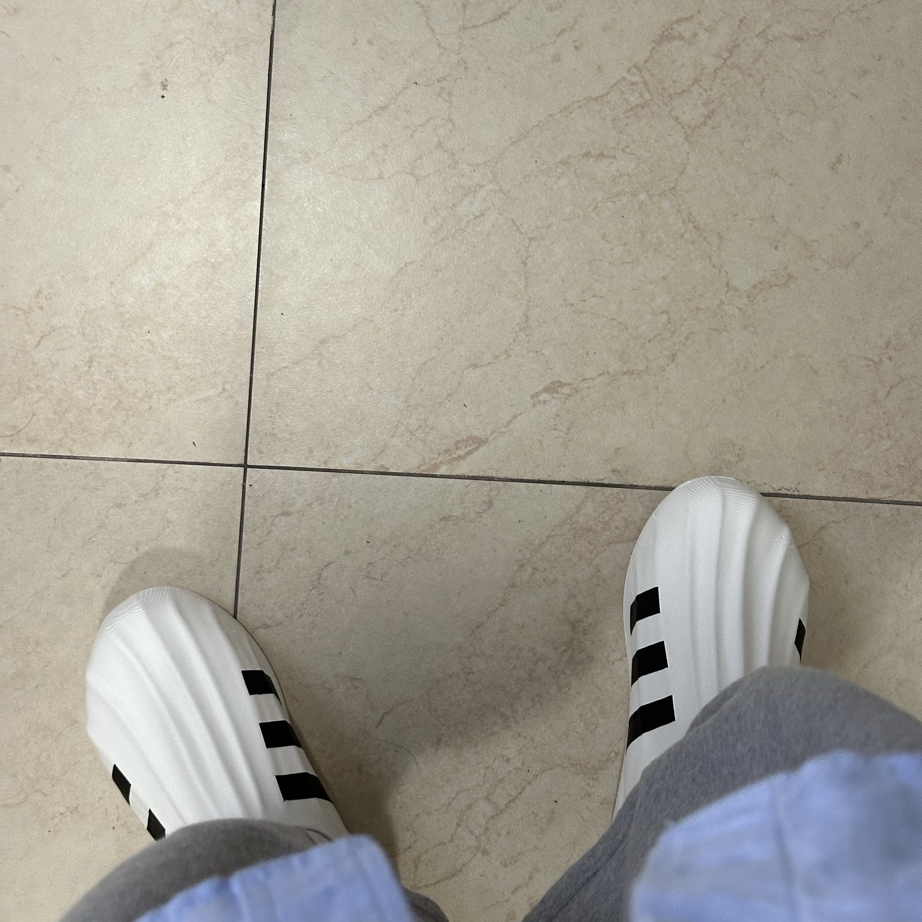 Adidas Adifom Superstar Core White 착용 스타일