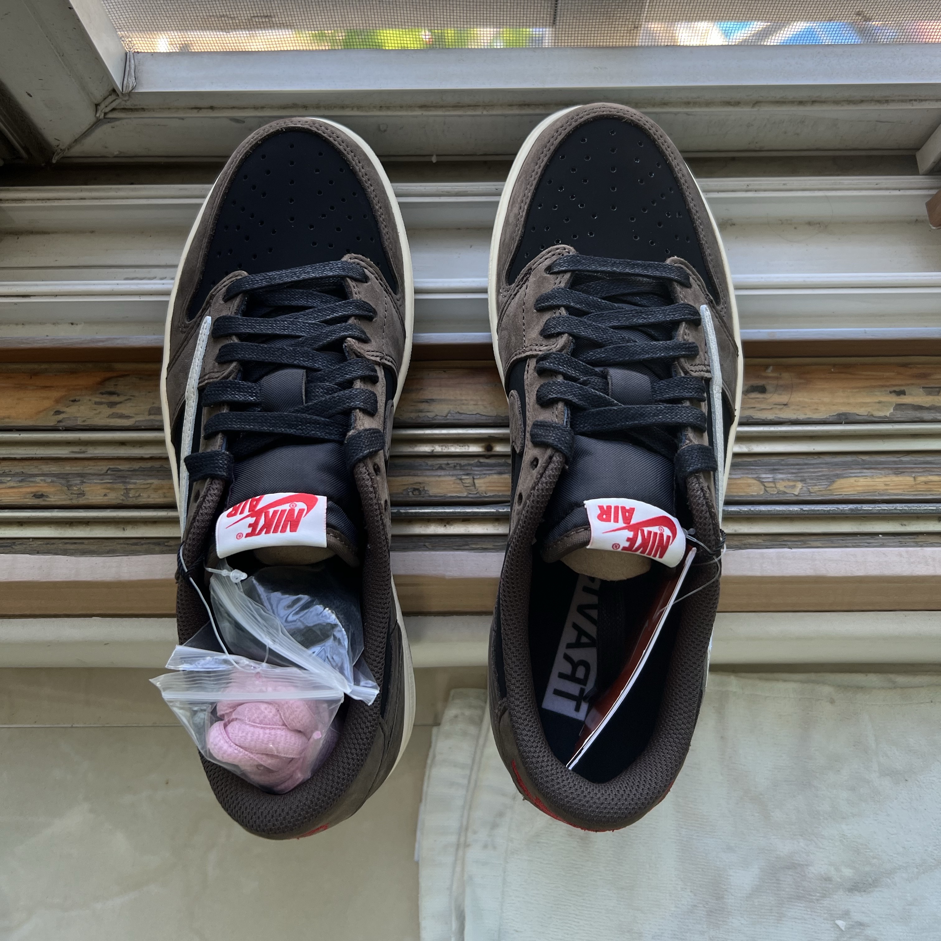 Jordan 1 x Travis Scott Retro Low OG SP Mocha 착용 스타일