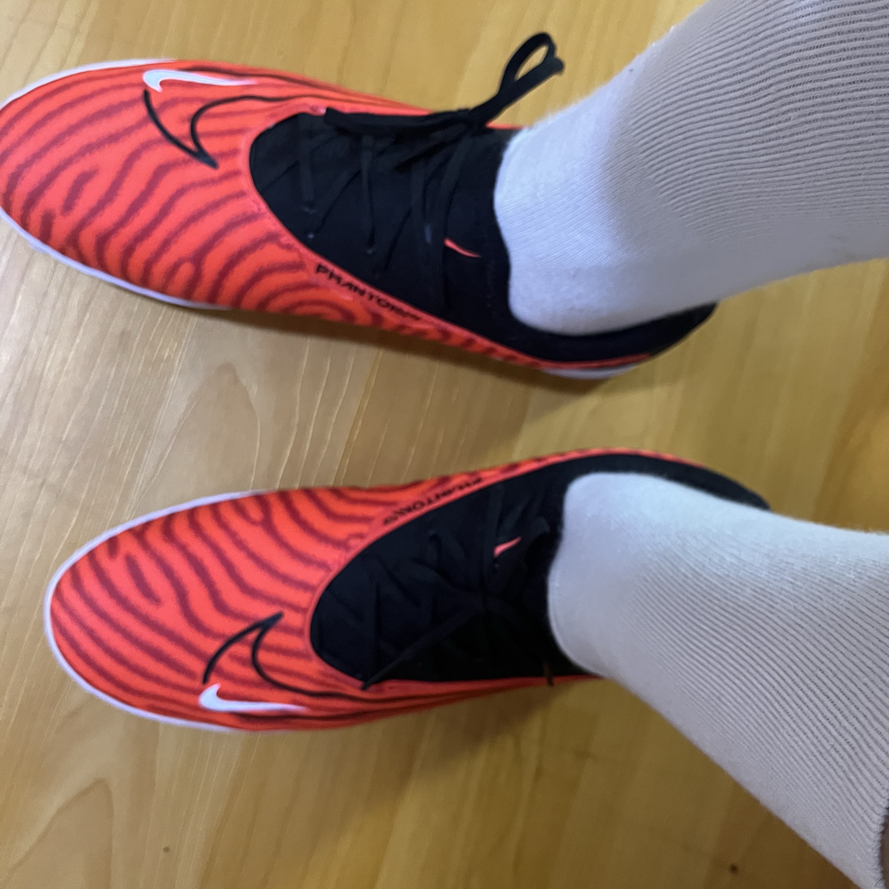 Nike React Phantom GX Pro TF Bright Crimson Black 착용 스타일 - 2