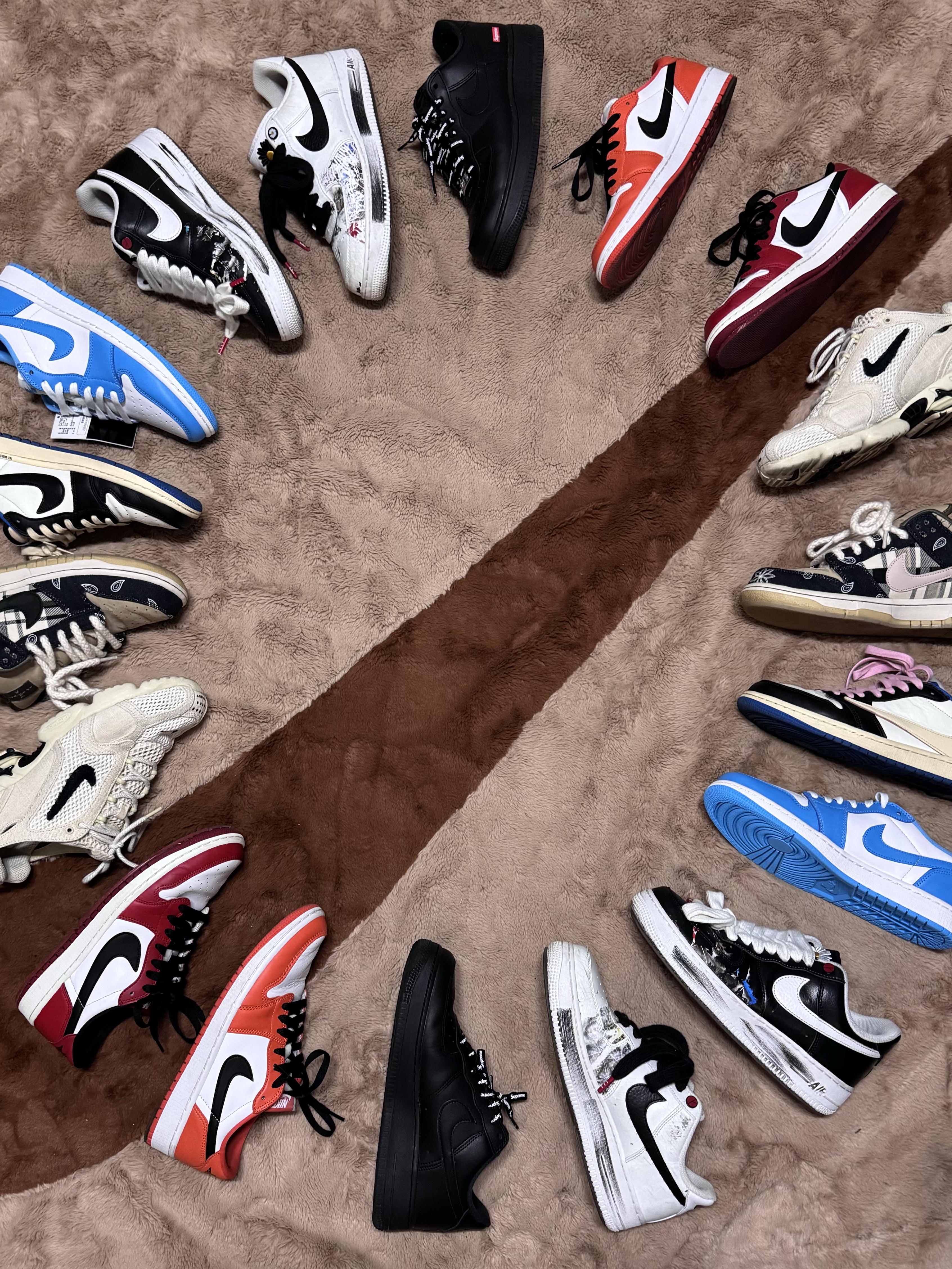 Nike x Stussy Air Zoom Spiridon Cage 2 Fossil, Jordan 1 Low SB UNC 착용 스타일