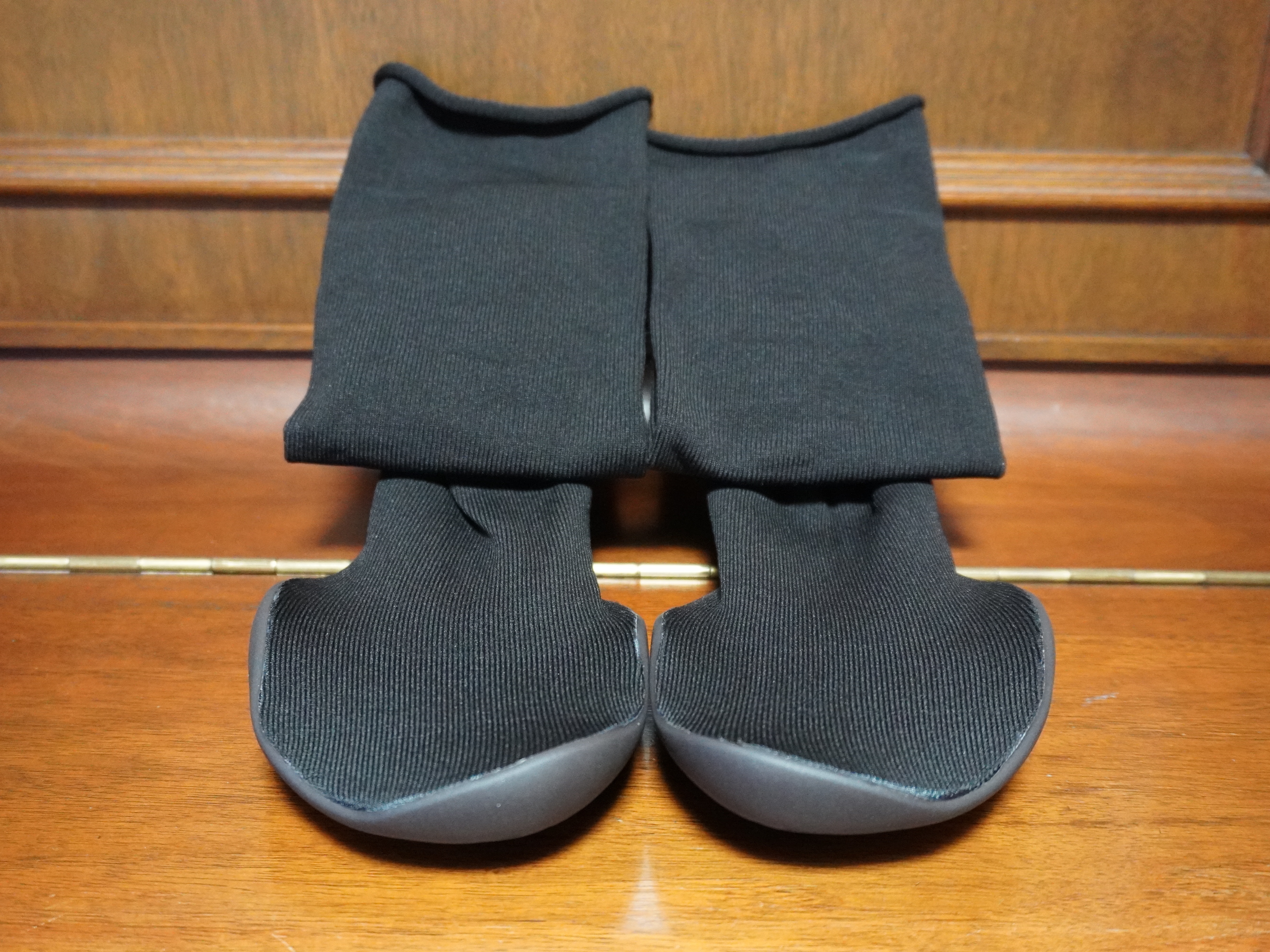 Yeezy YZY Pods Black 착용 스타일 - 4