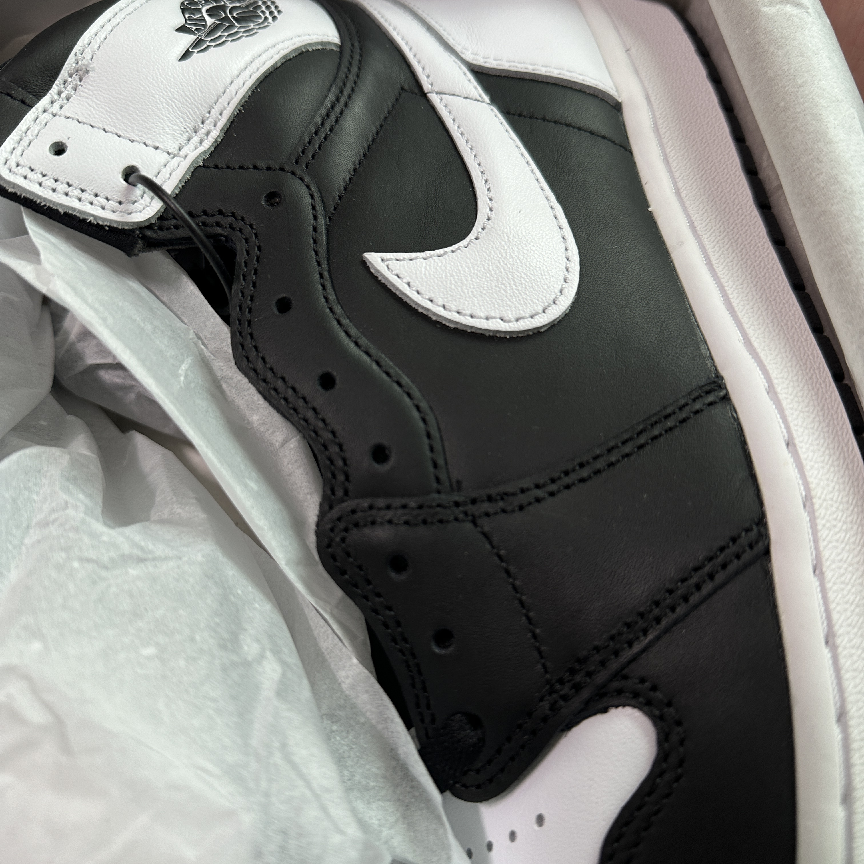 Jordan 1 Retro High OG Black White 착용 스타일 - 2