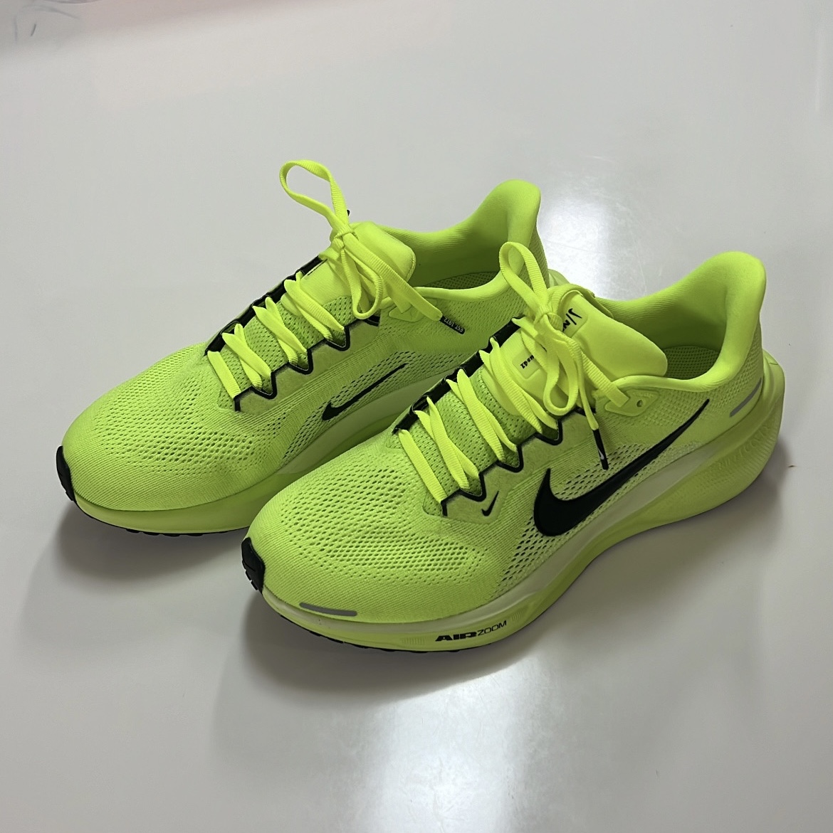 Nike Air Zoom Pegasus 41 Volt Barely Volt 착용 스타일 - 2