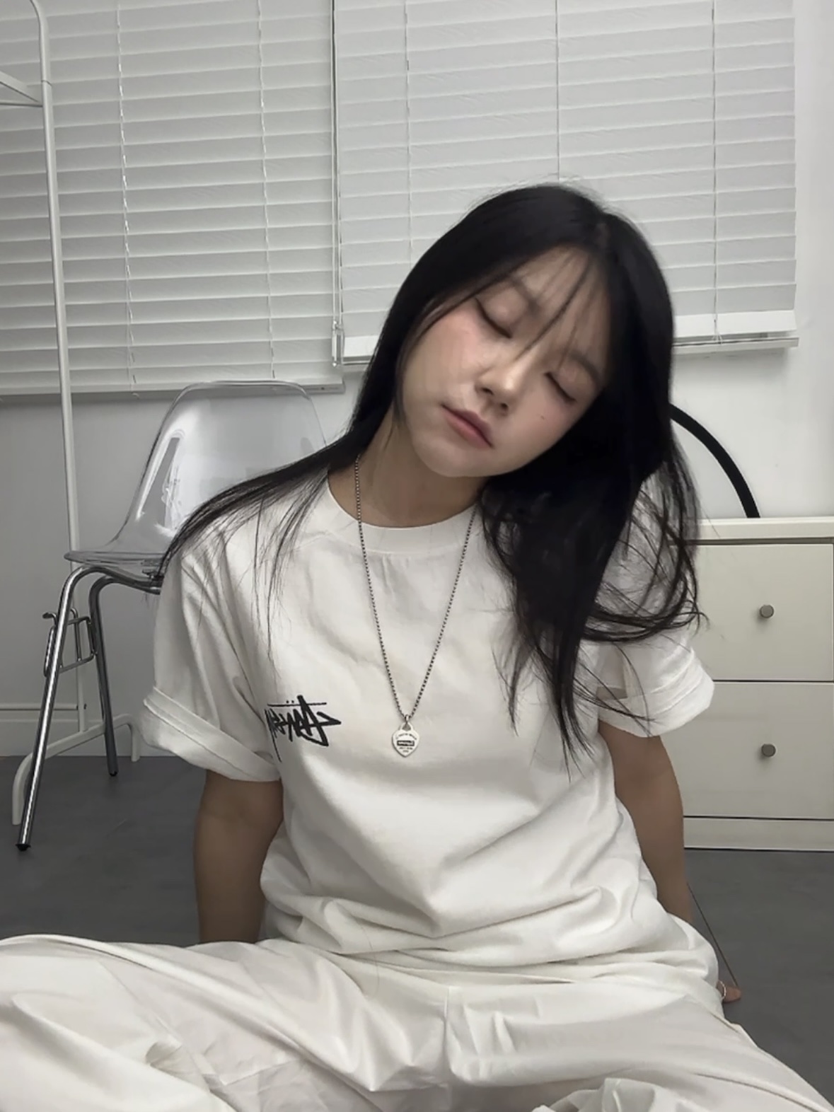 Stussy Fuzzy Dice T-Shirt White, Supreme x Tiffany & Co. Return to Tiffany Heart Tag Pendant - 21FW 착용 스타일 - 2