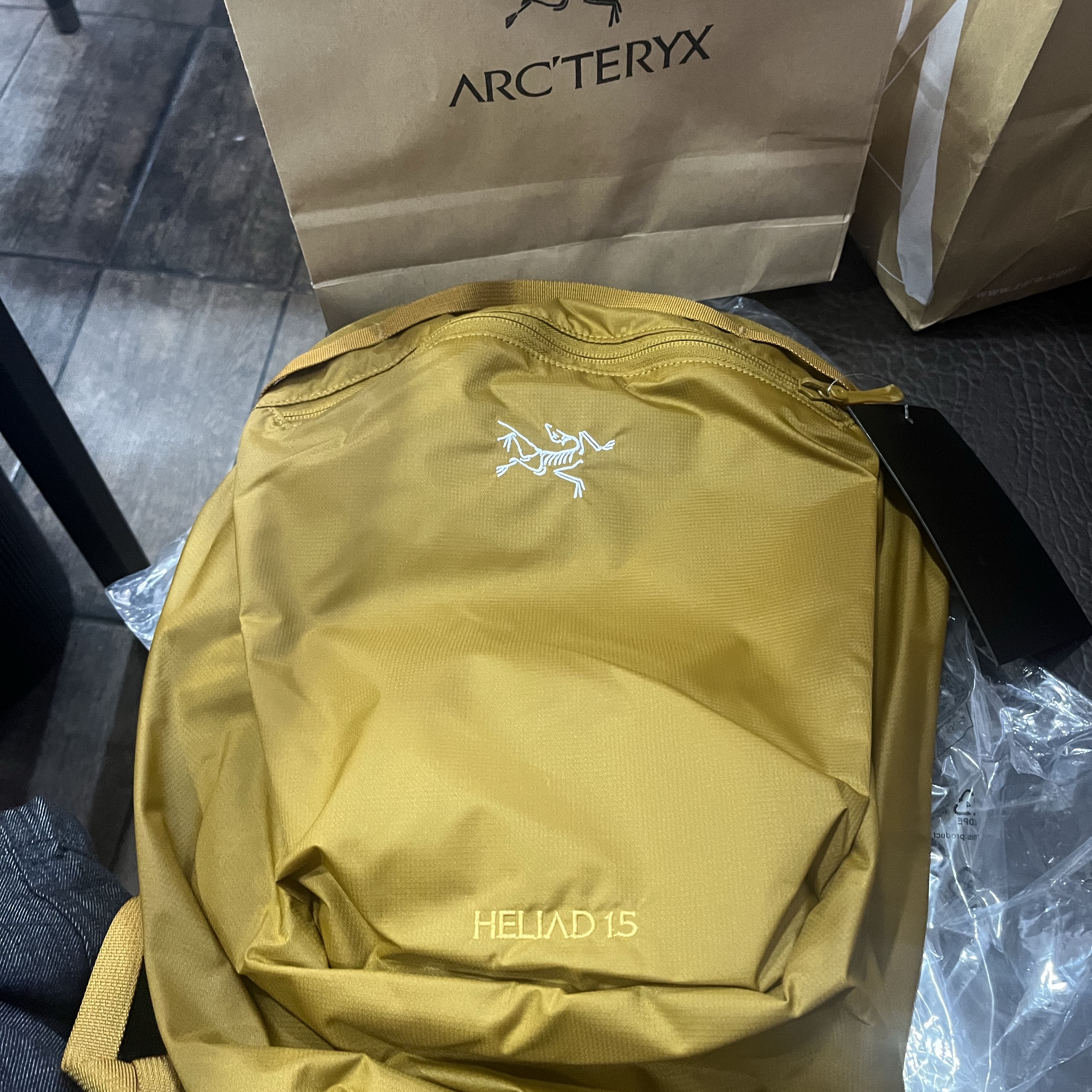Arc'teryx Heliad 15 Backpack Yukon 착용 스타일