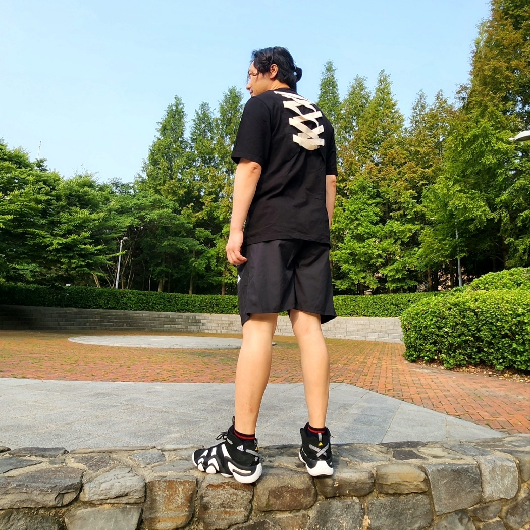Adidas Crazy 8 ADV Primeknit Core Black Silver Metallic 착용 스타일