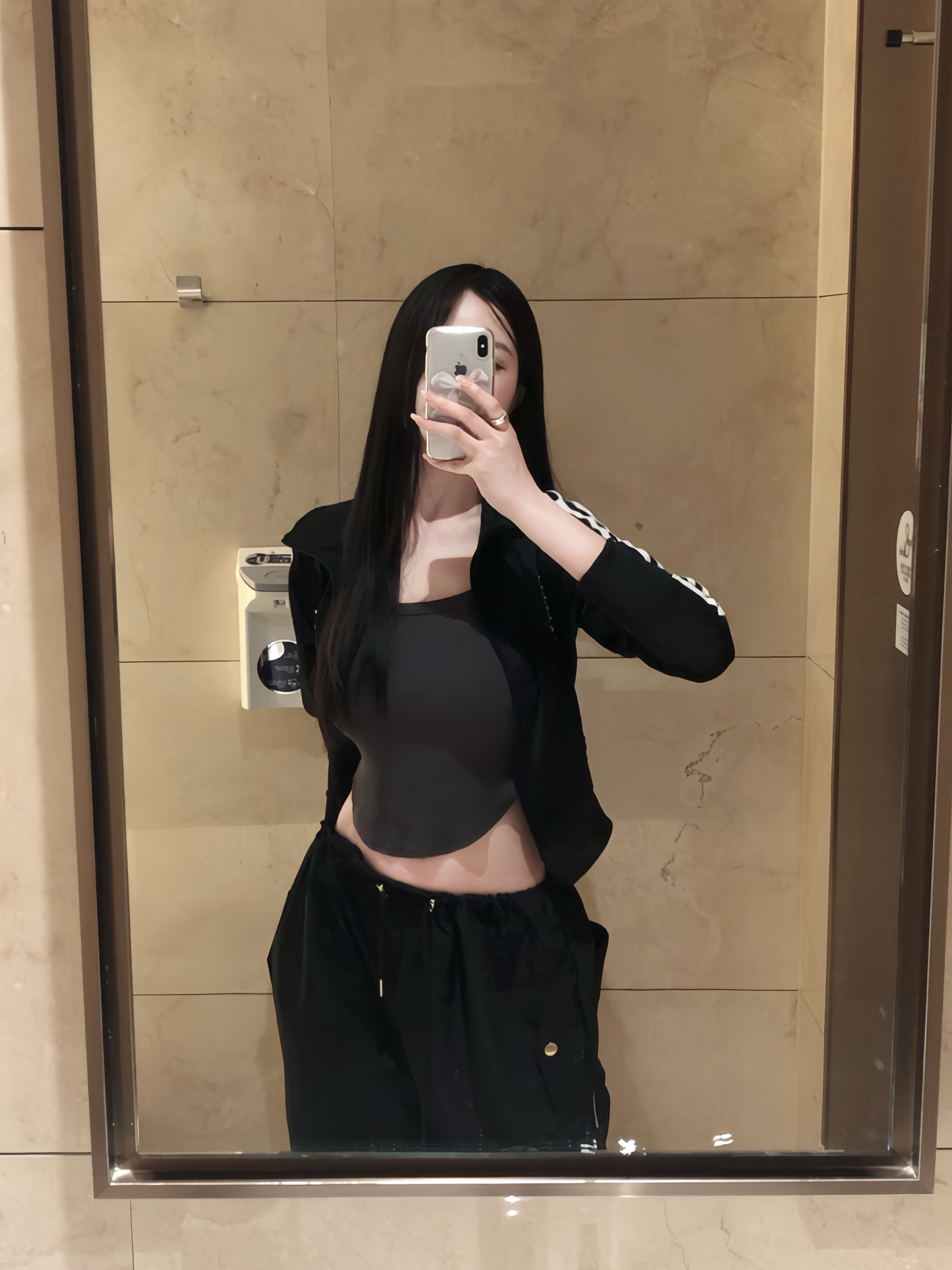 (W) Adidas Adicolor Classic Firebird Track Top Black - KR Sizing, Balenciaga Le Cagole Small Shoulder Bag Black 착용 스타일 - 3