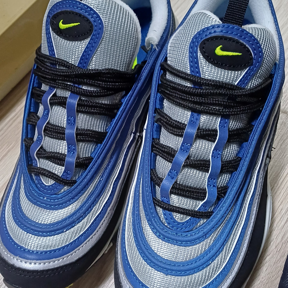 Nike Air Max 97 OG Atlantic Blue and Voltage Yellow 착용 스타일 - 3