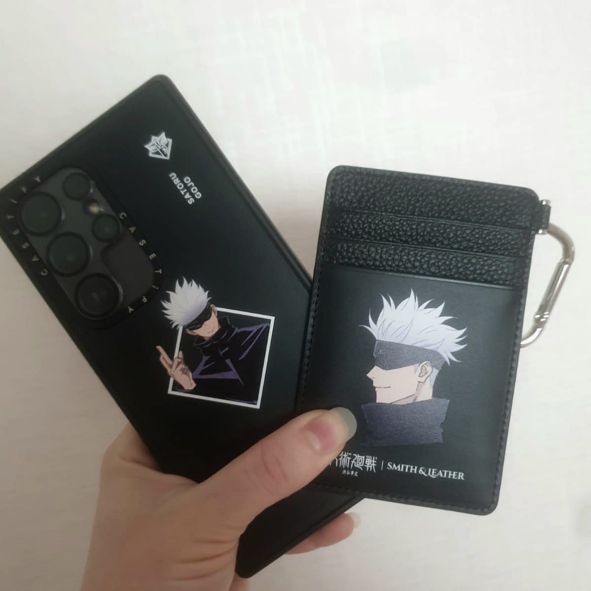 Smith & Leather x Jujutsu Kaisen Leather Pass Case Gojo Satoru 착용 스타일