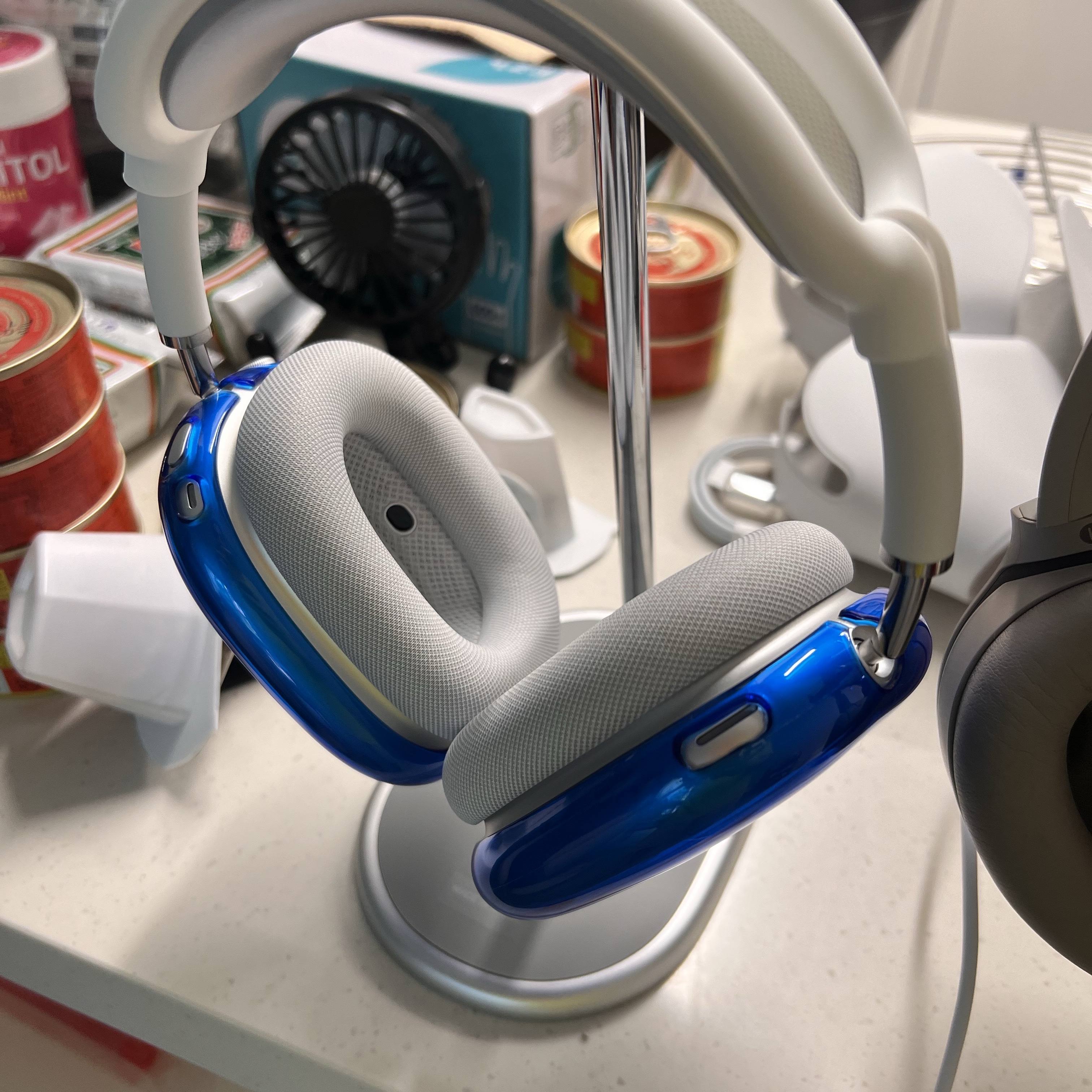 Ader Error TRS Airpods Max Case Z-Blue 착용 스타일