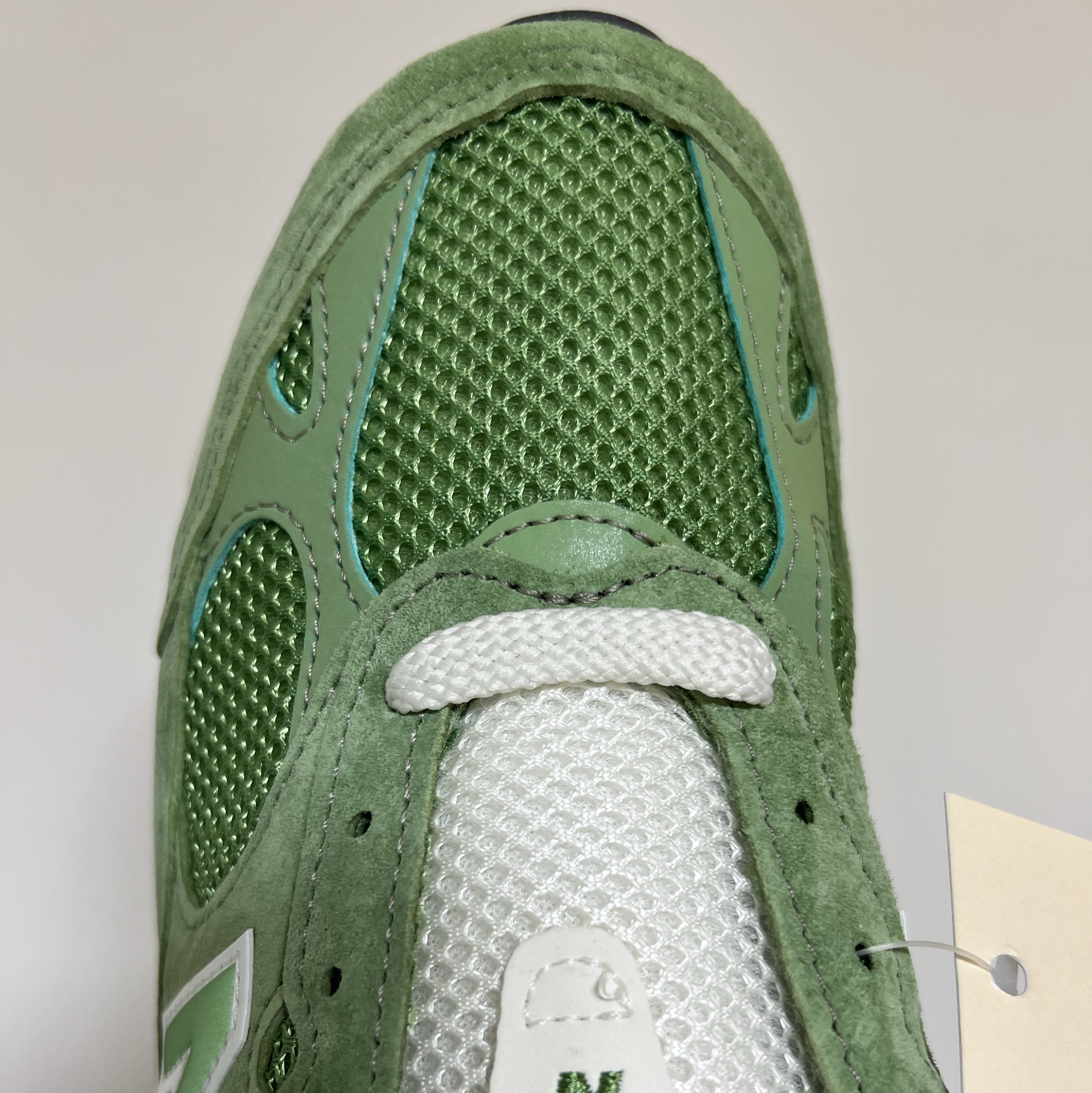 New Balance 993 Made in USA Chive Sea Salt 착용 스타일 - 4