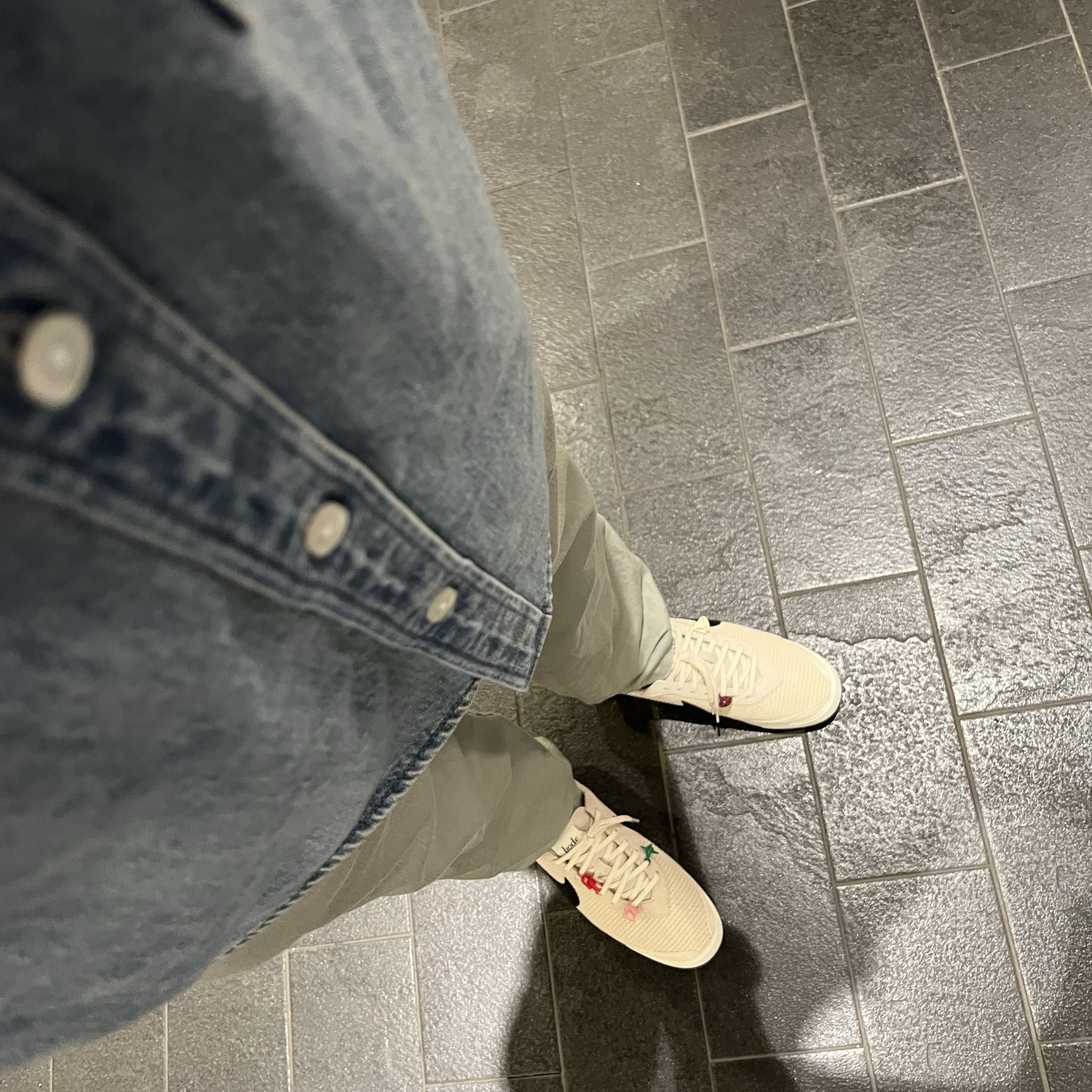 Supreme Loose Fit S/S Denim Painter Shirt Washed Blue - 24SS, Nike x Bode Astrograbber SP Light Cream and Black 착용 스타일